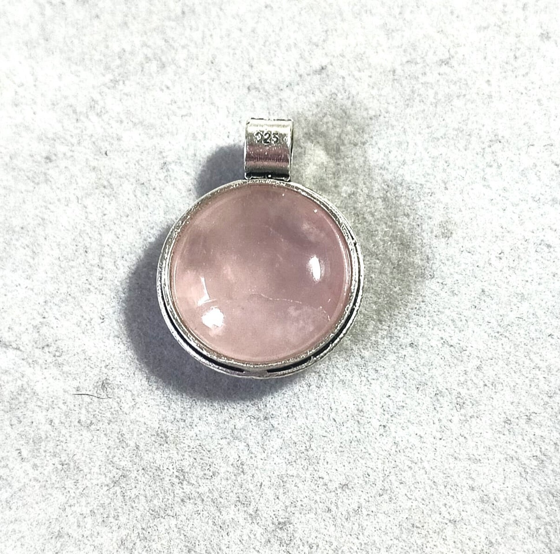 colgante amuleto gotland con piedra natural de cuarzo rosa - 2