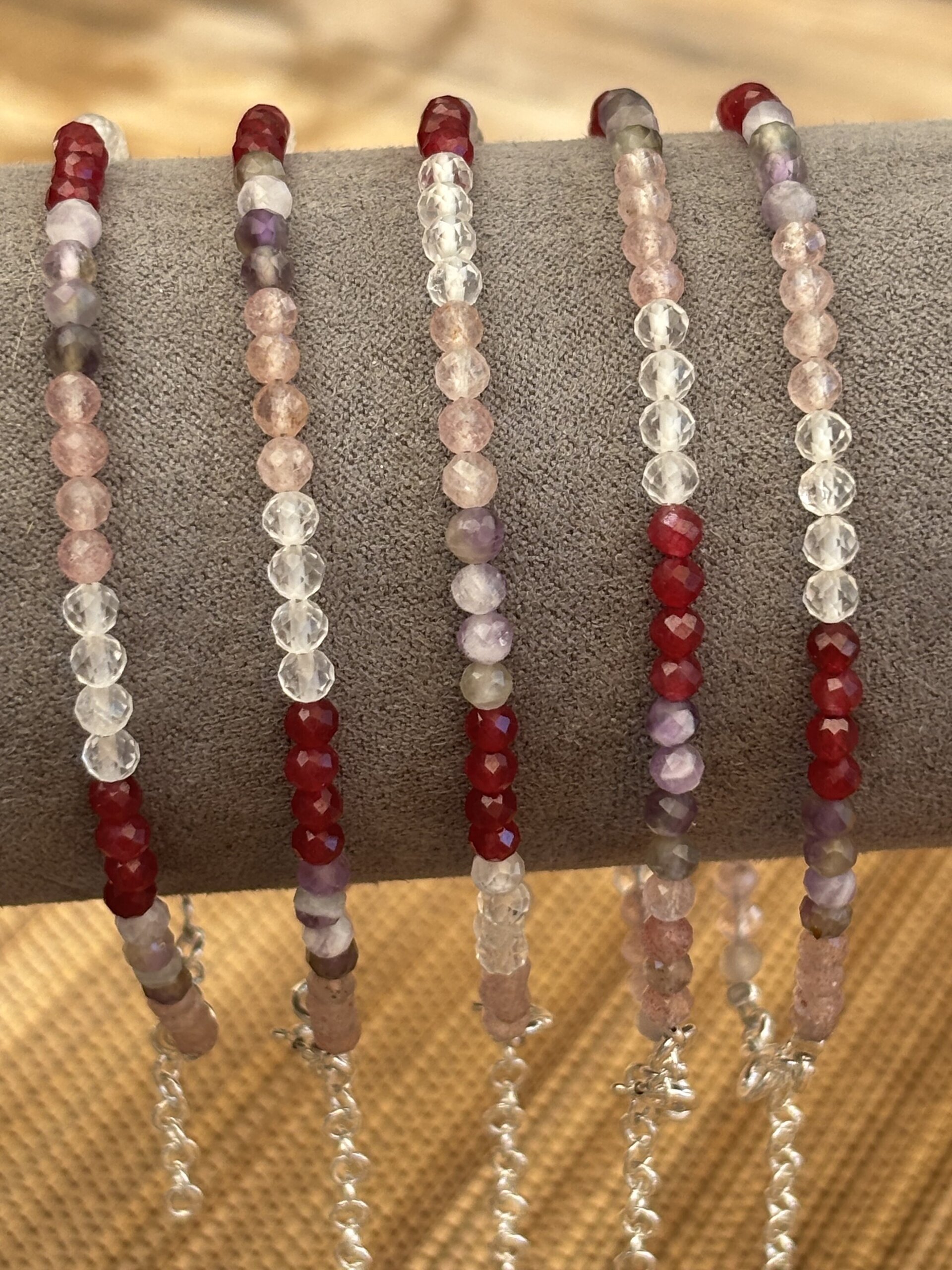 Pulsera ajustable rubí, amatista, cuarzo maestro y cuarzo rosa - 1