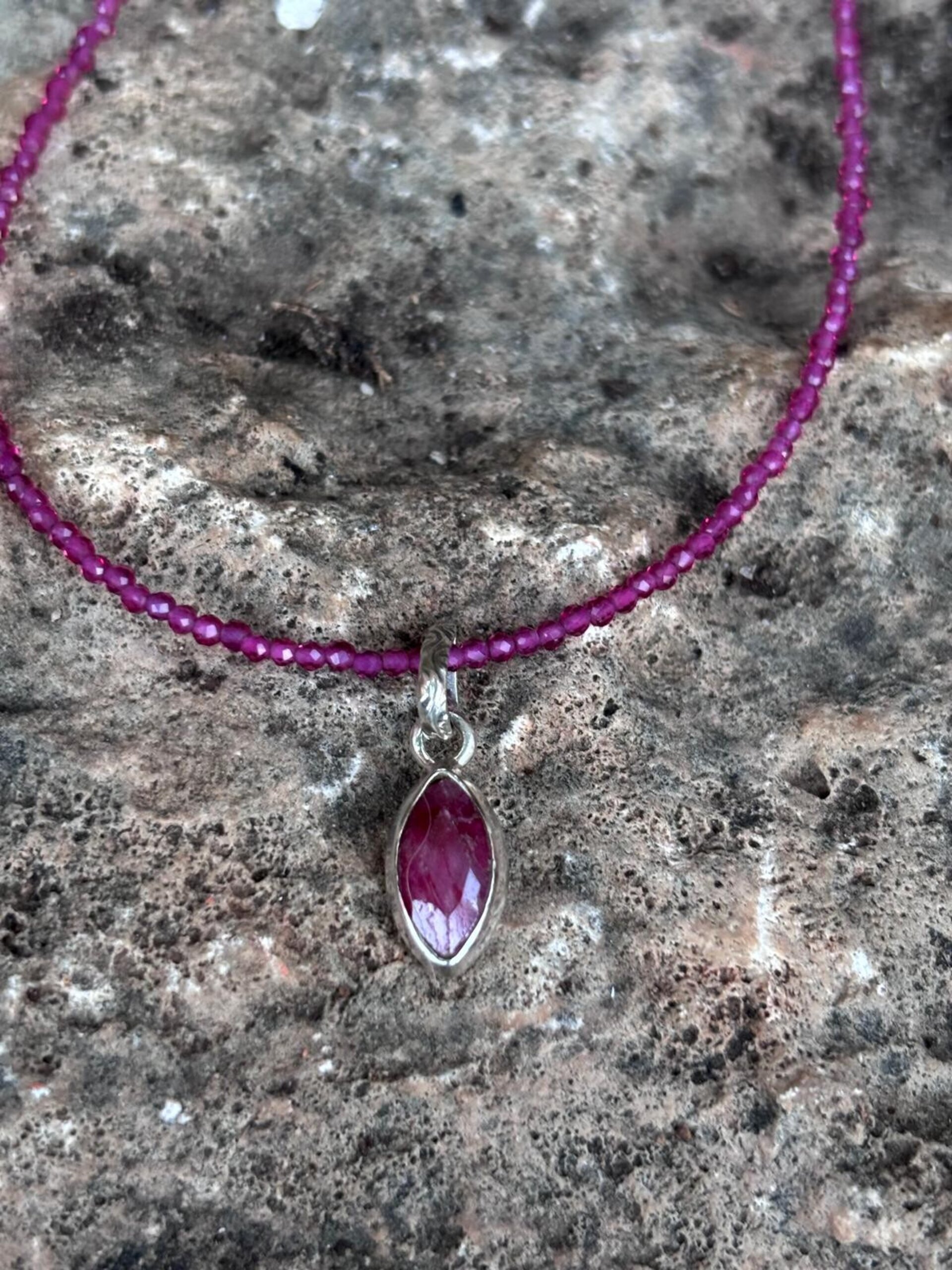 Gargantilla facetada rubí y colgante - 6