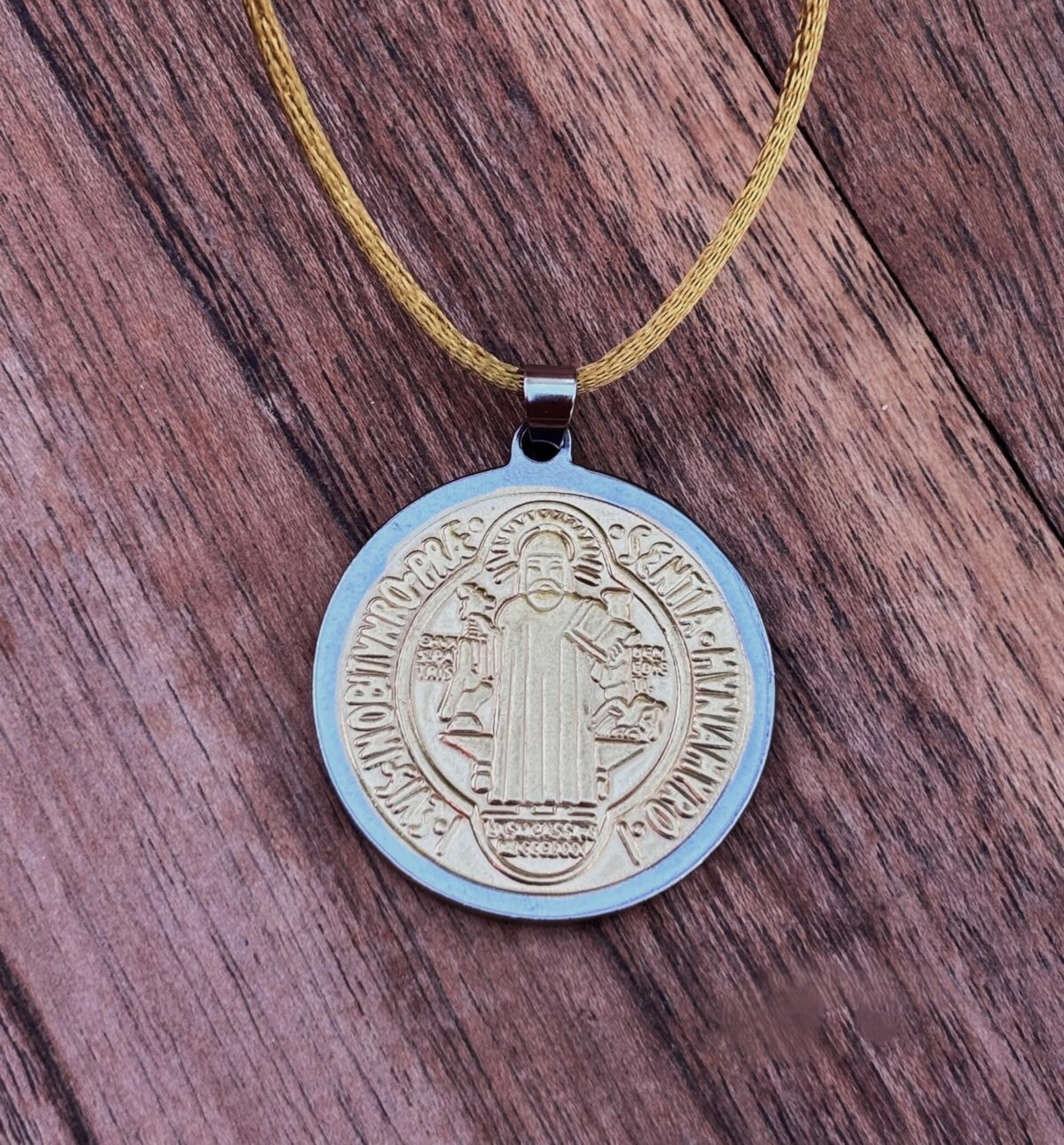 collar medalla San Benito acero inoxidable dorado - 2