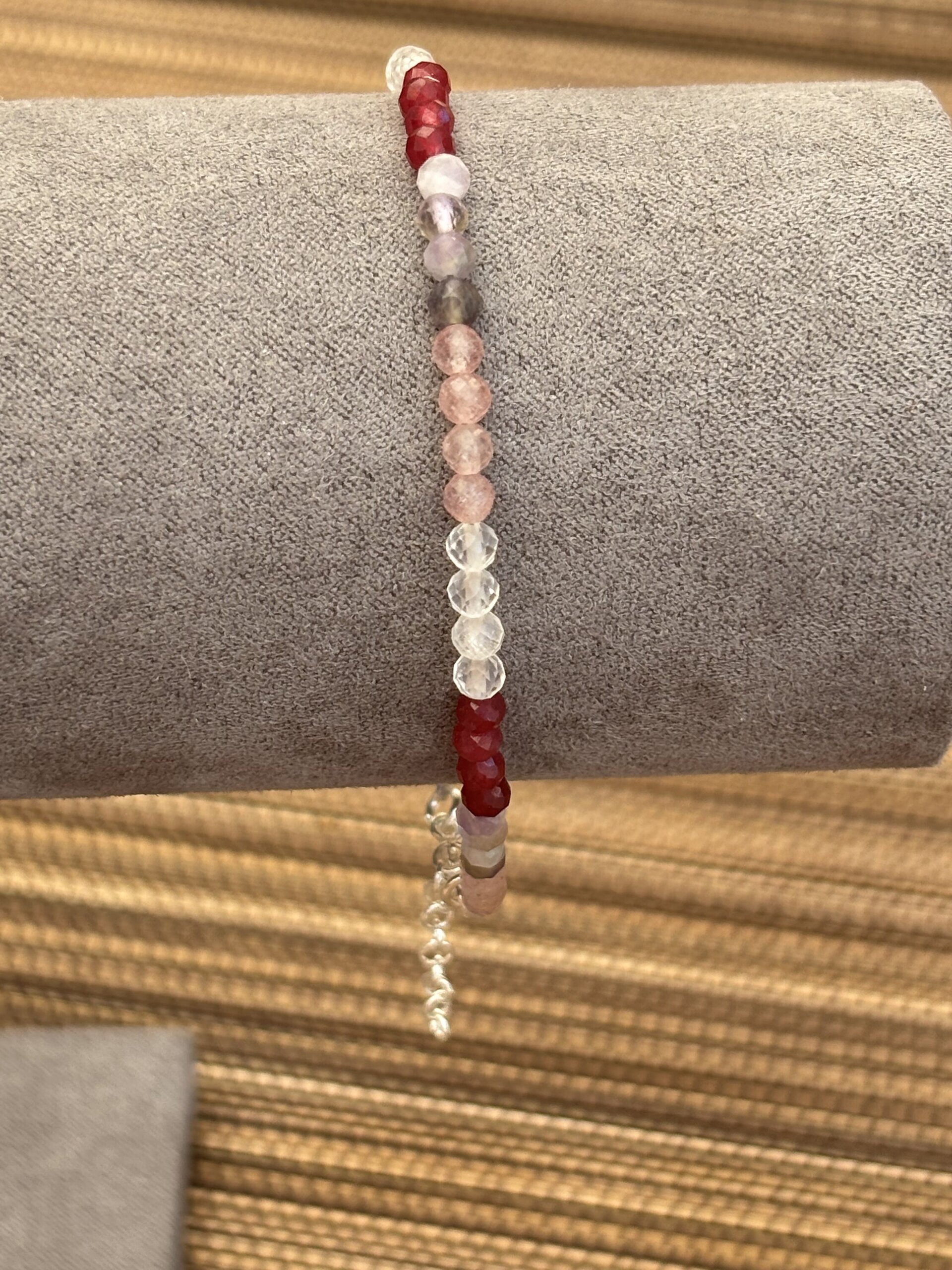 Pulsera ajustable rubí, amatista, cuarzo maestro y cuarzo rosa - 3