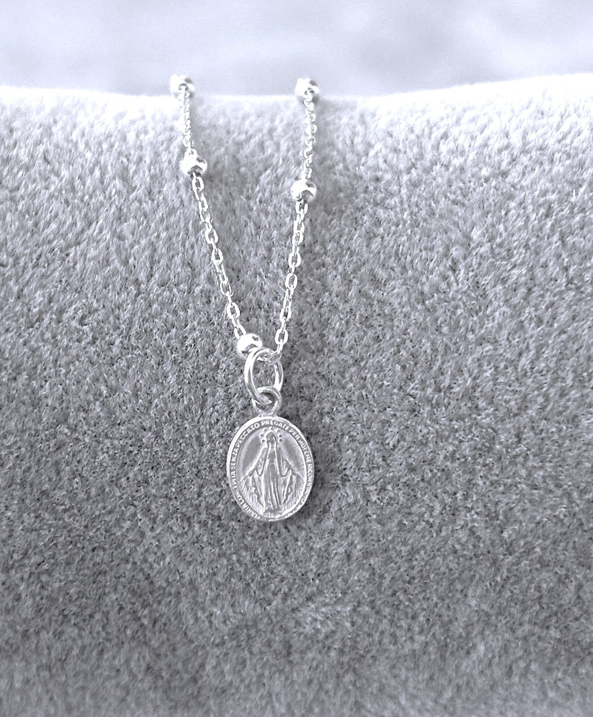 Collar bolitas virgen de la milagrosa - 1