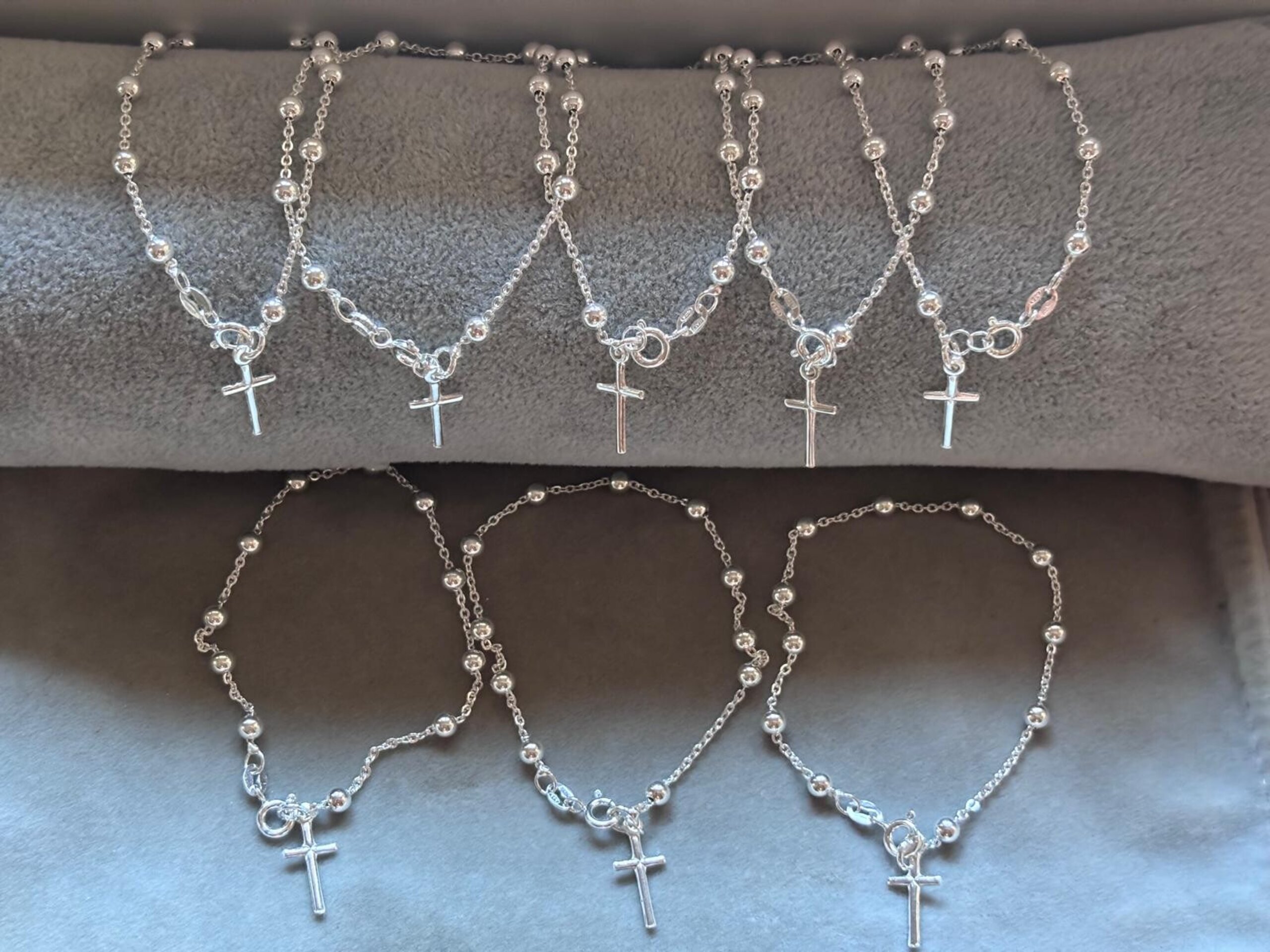 pulsera bolitas y cruz - 2