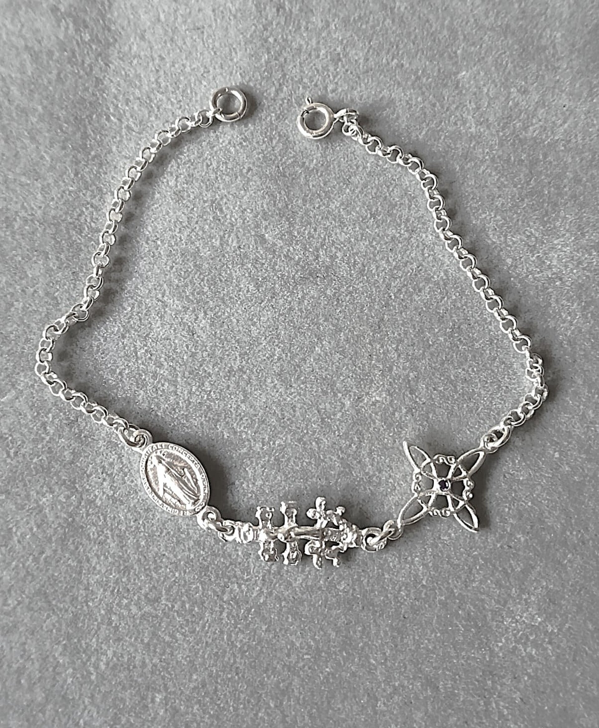 pulsera triple protección San Benito, cruz de caravaca y nudo de bruja - 9