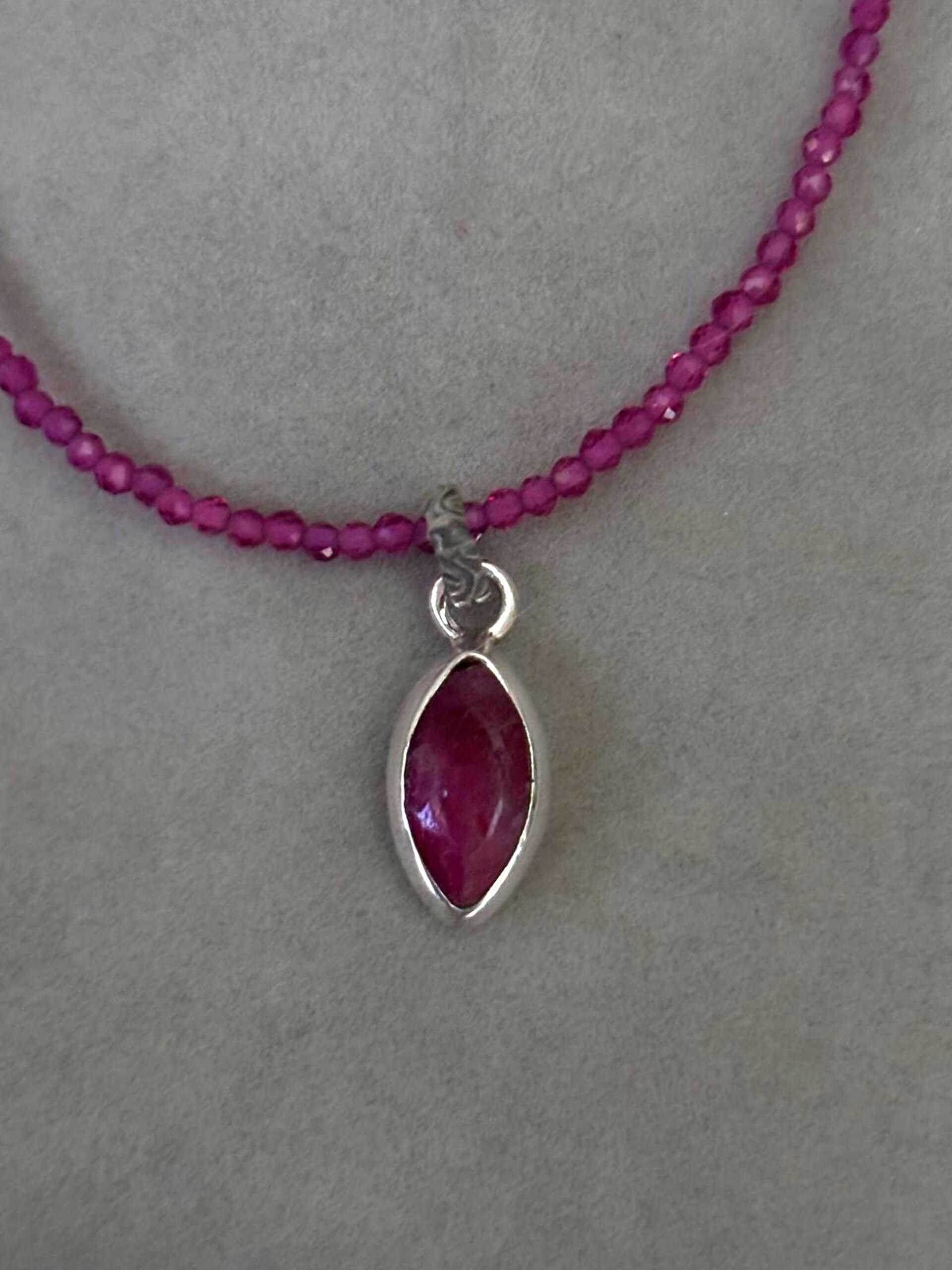 Gargantilla facetada rubí y colgante - 5