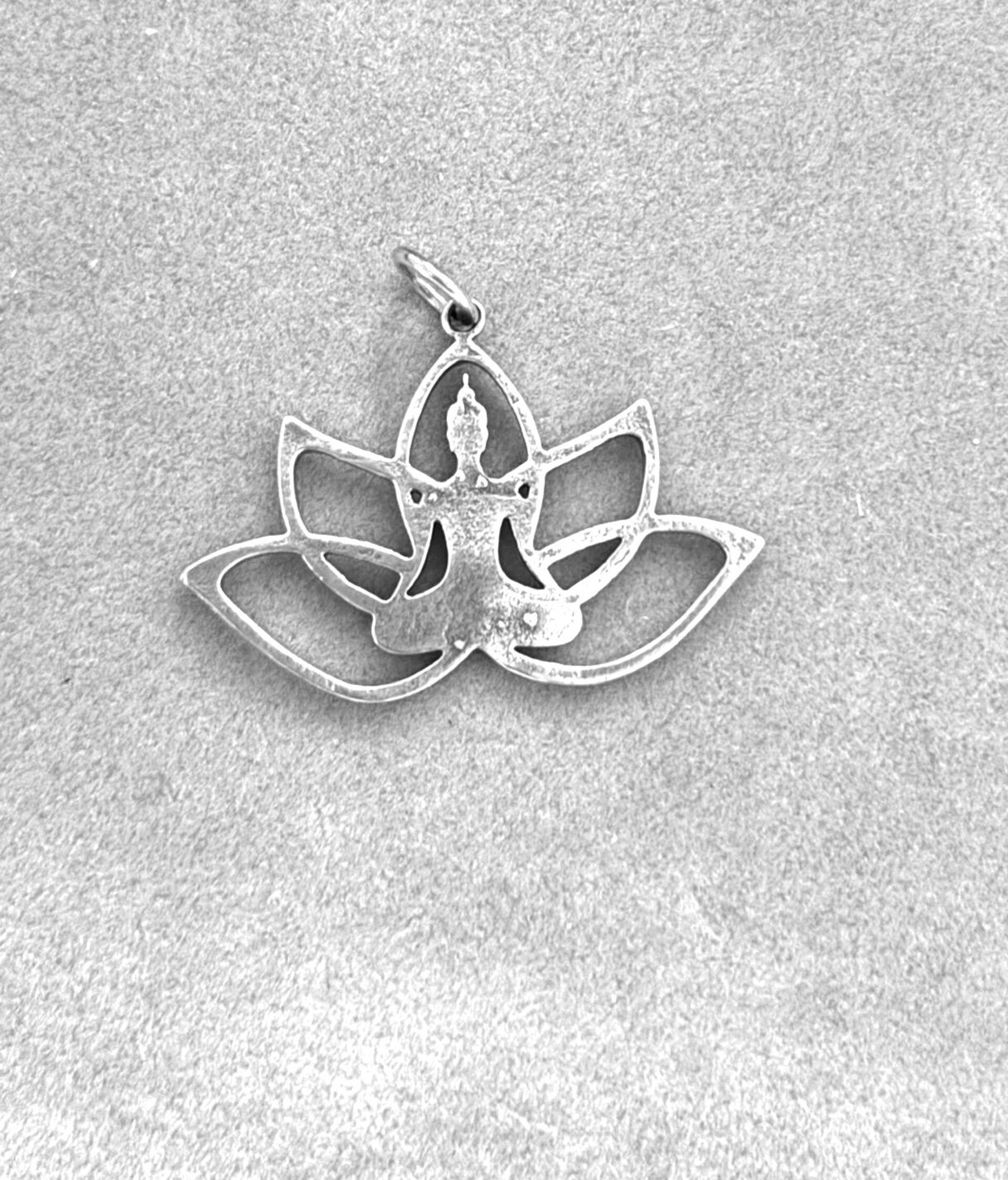 colgante buda sentado en  flor de loto - 1