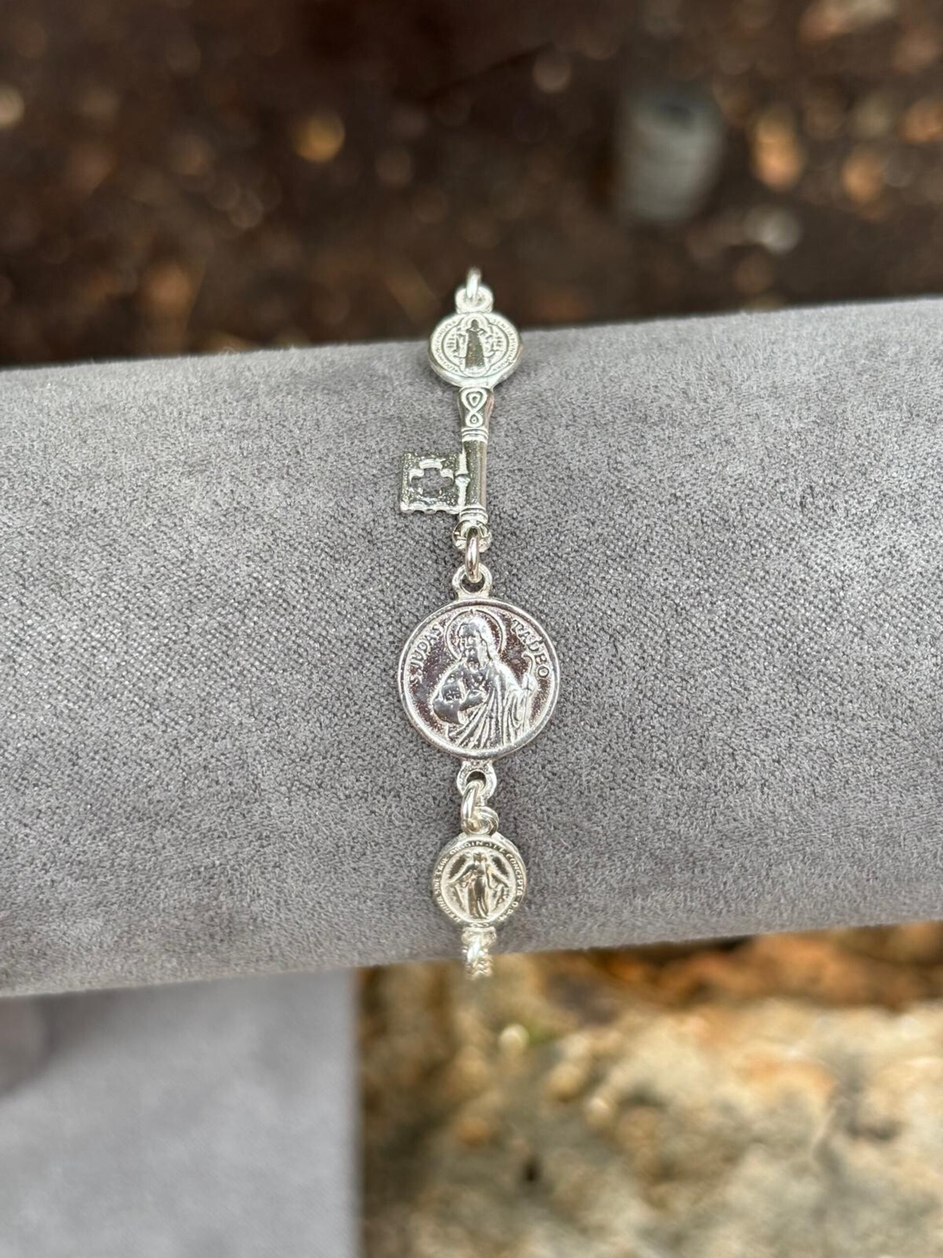 pulsera triple protección llave San Benito, San judas Tadeo y virgen milagrosa - 4