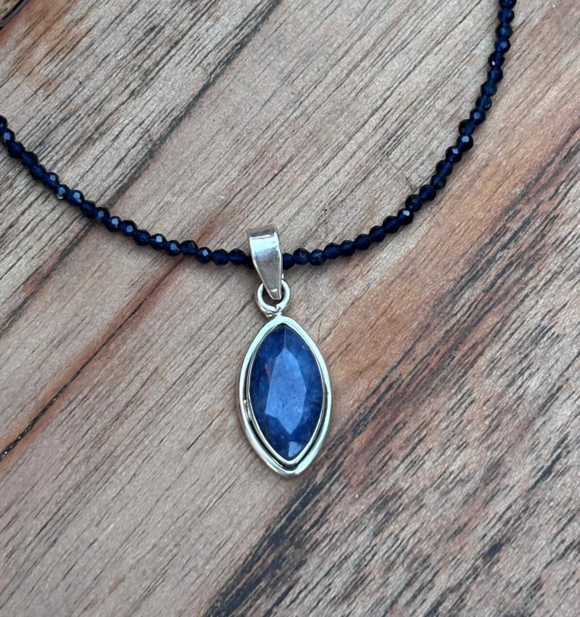 Gargantilla facetada zafiro y colgante - 3