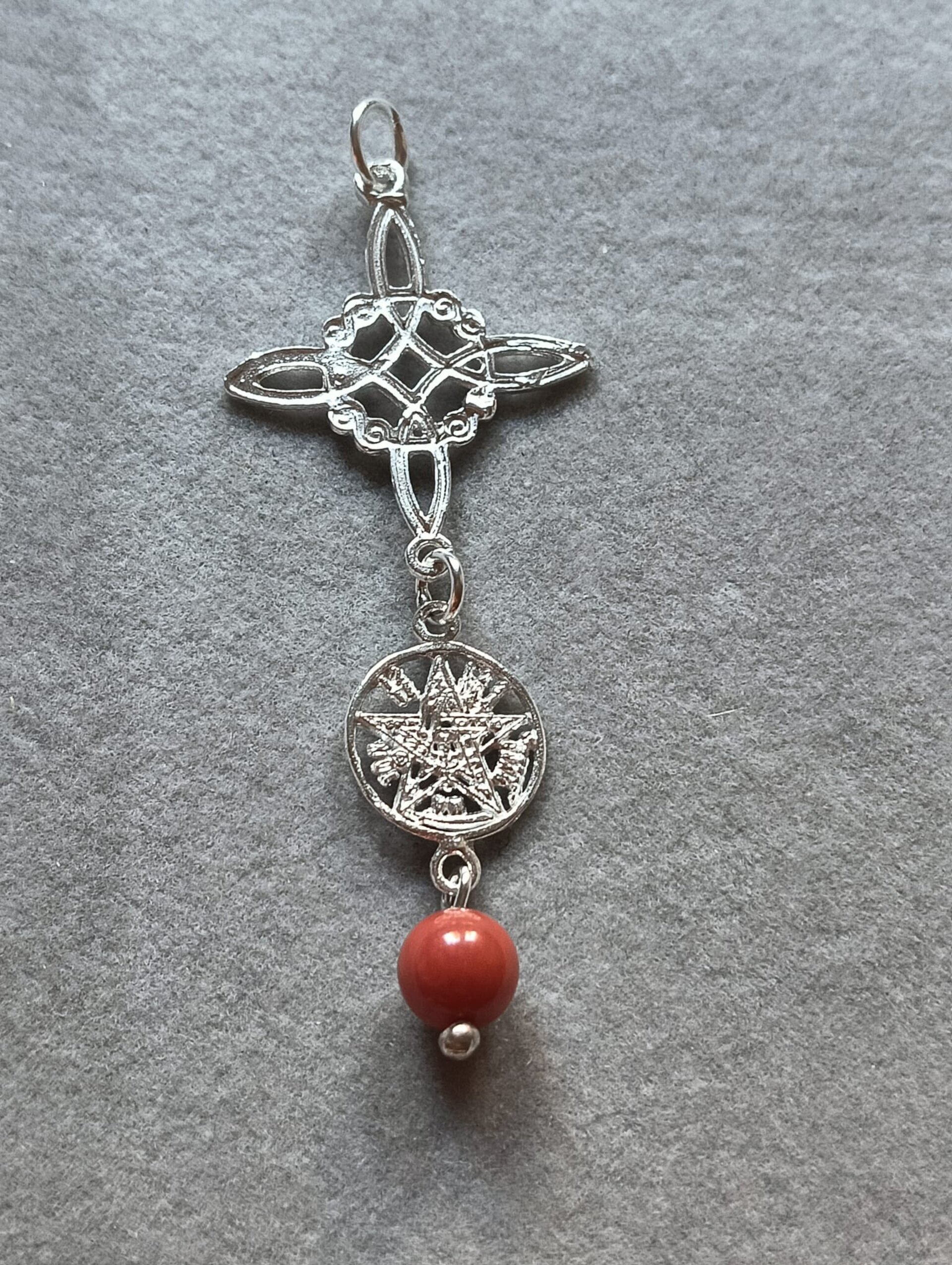 colgante doble protección nudo de bruja y tetragramaton con coral o amatista - 4