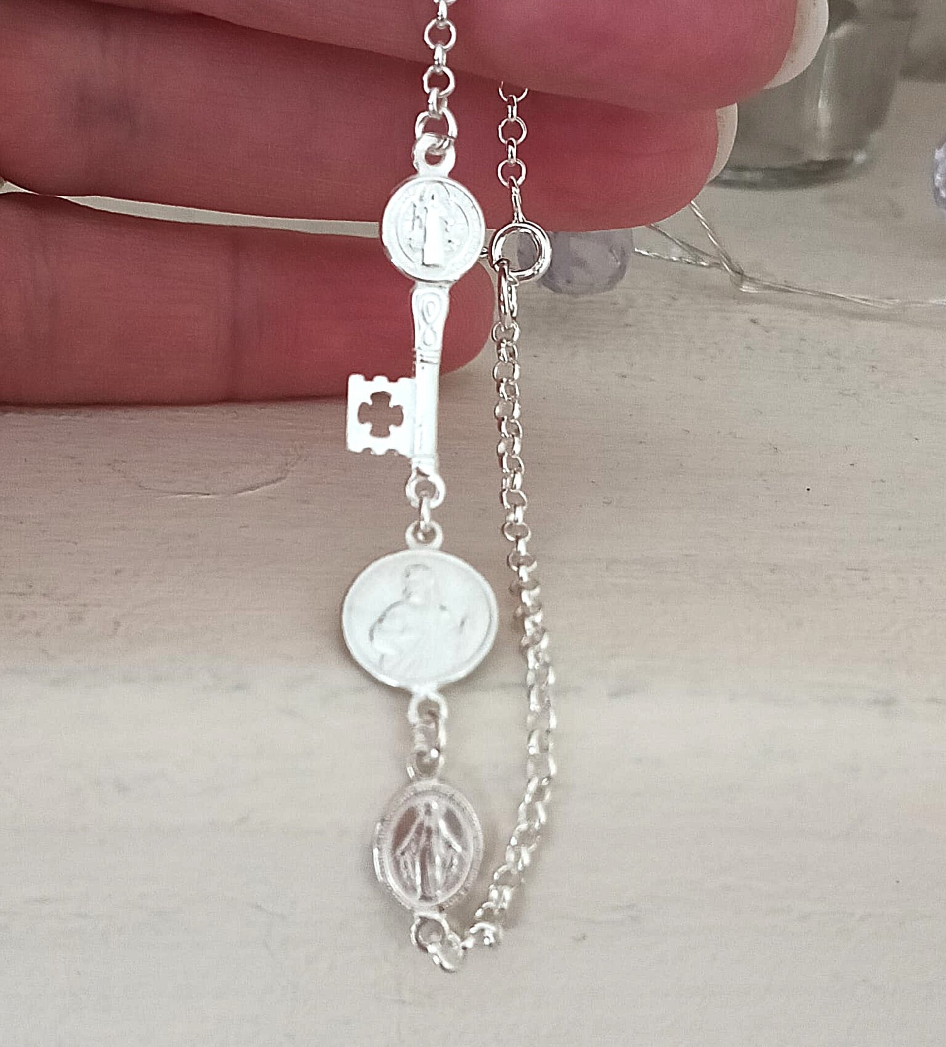 pulsera triple protección llave San Benito, judas Tadeo y virgen de la milagrosa - 3