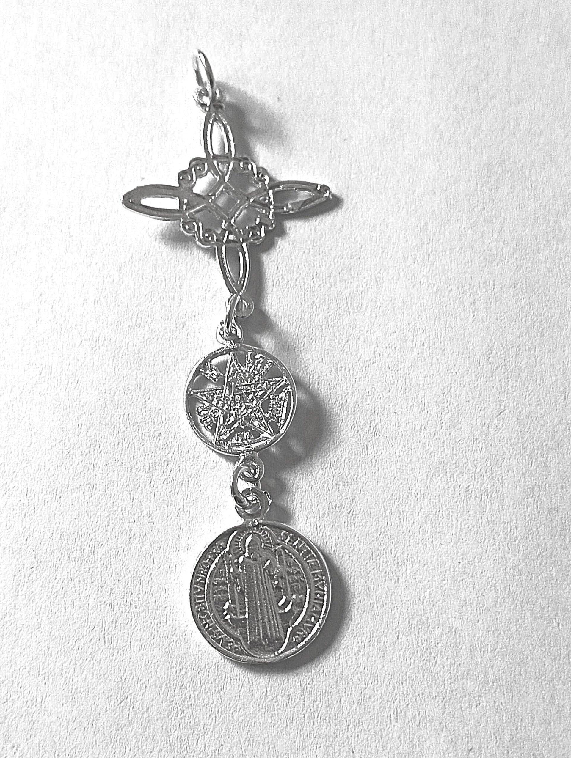 colgante triple protección nudo de bruja, tetragramaton y San Benito - 4