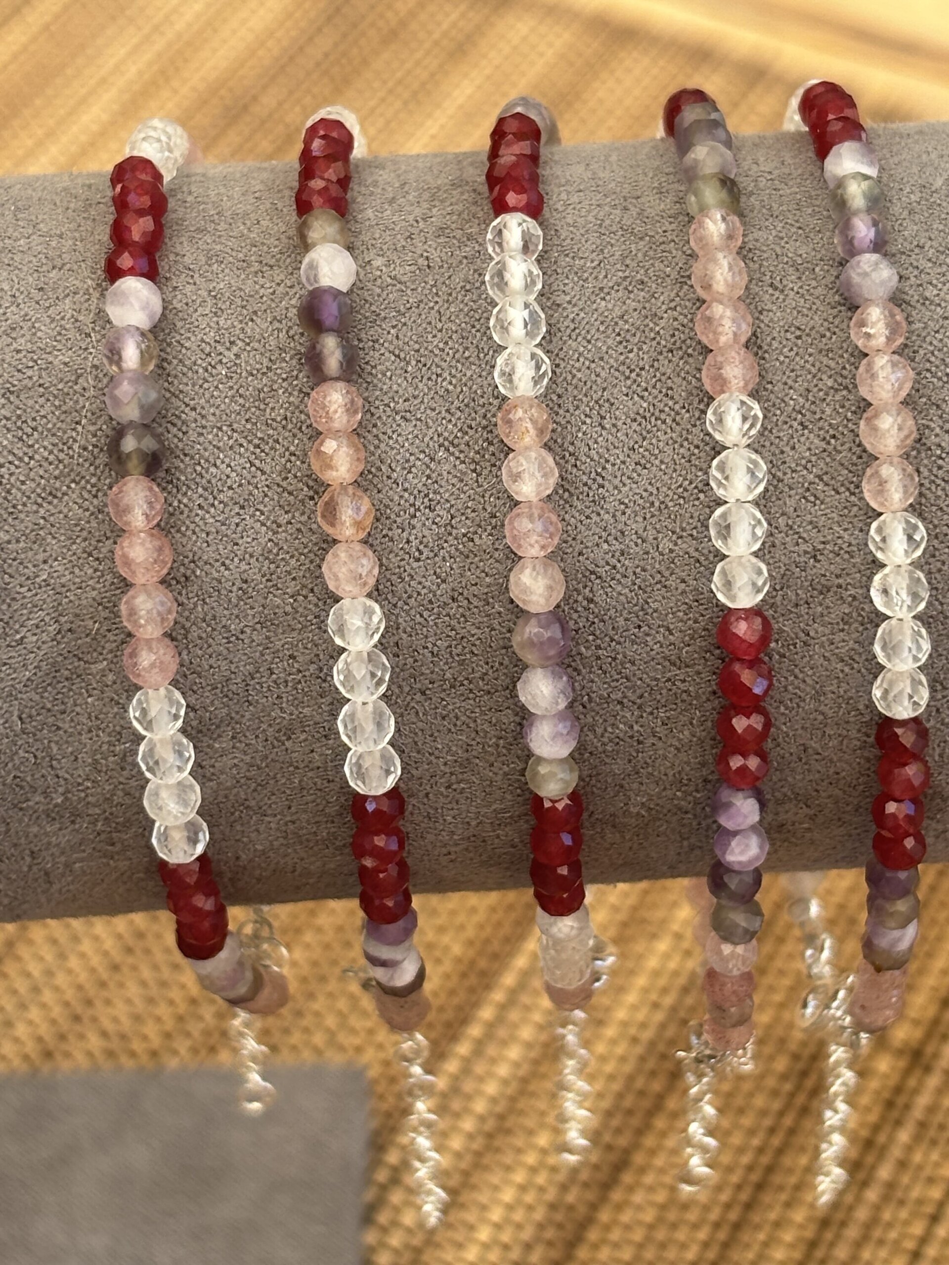Pulsera ajustable rubí, amatista, cuarzo maestro y cuarzo rosa - 2