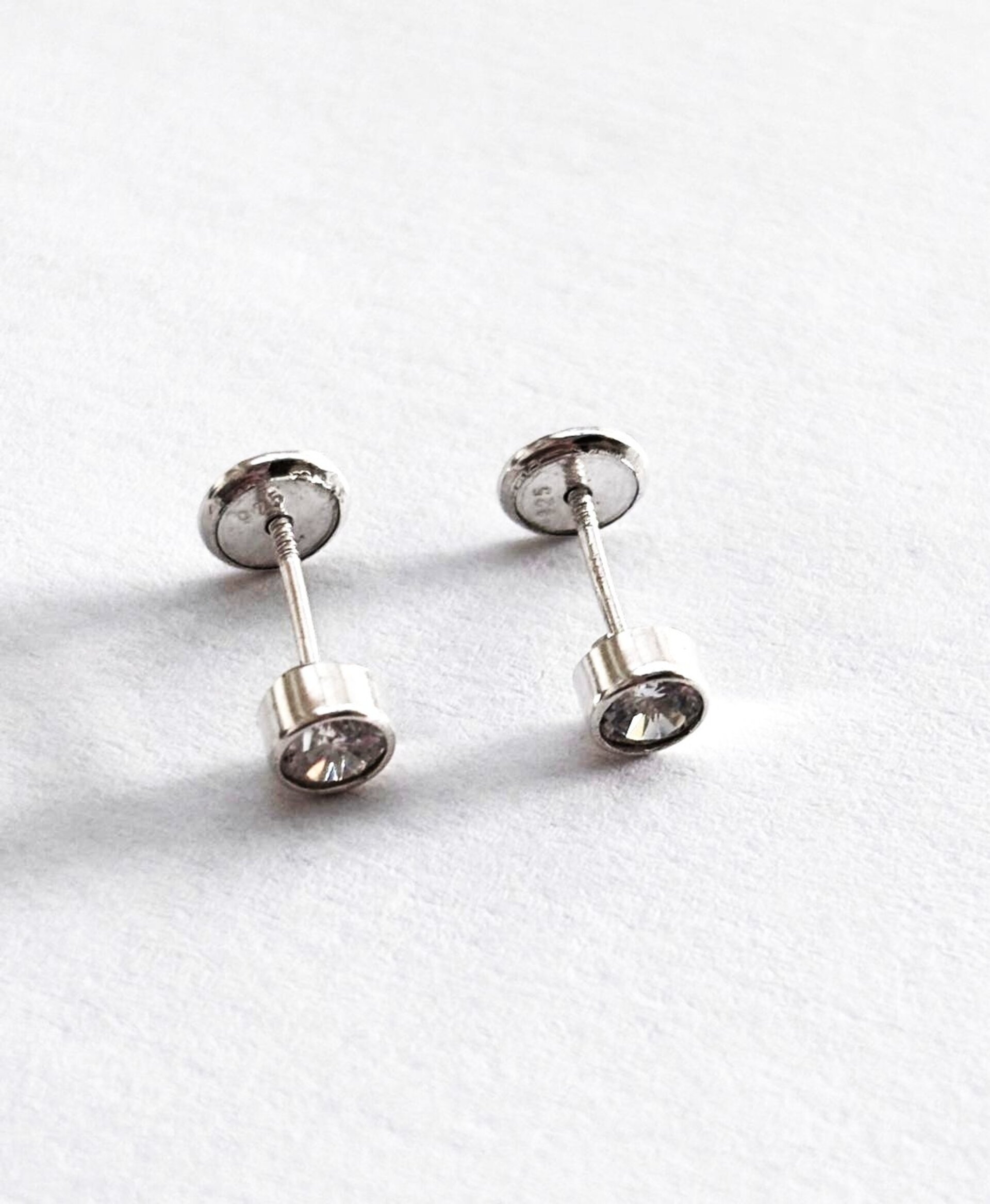 Pendientes chatón circonita blanca redonda - 3