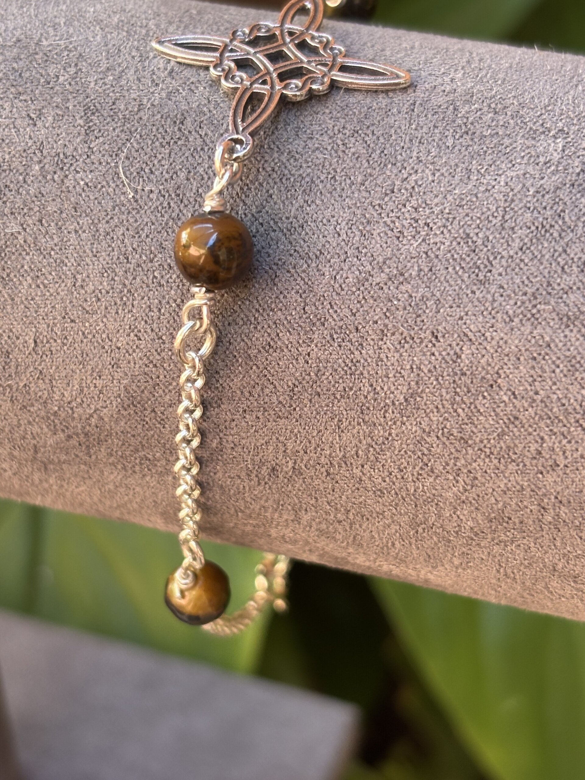 Pulsera amuleto nudo de bruja con piedra de ojo de tigre natural - 4