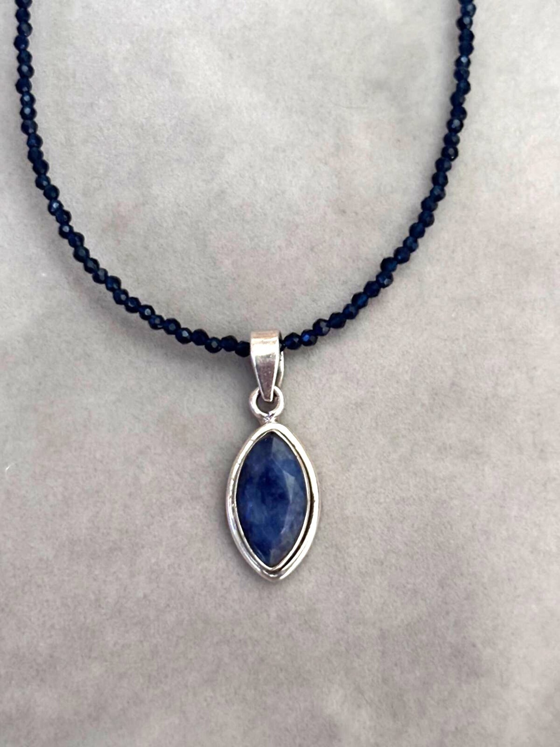 Gargantilla facetada zafiro y colgante - 6