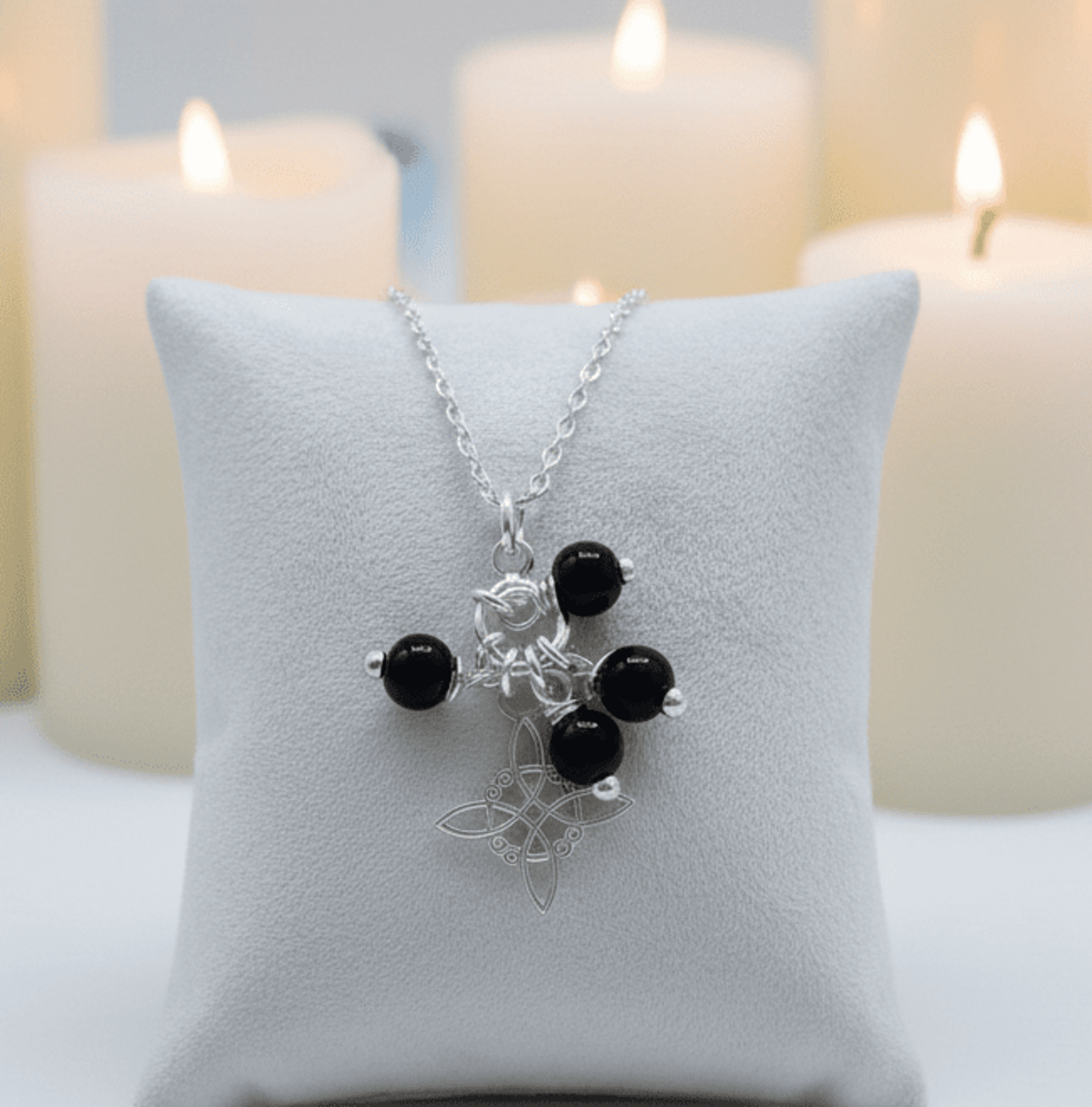 collar moña nudo de bruja con turmalina - 2