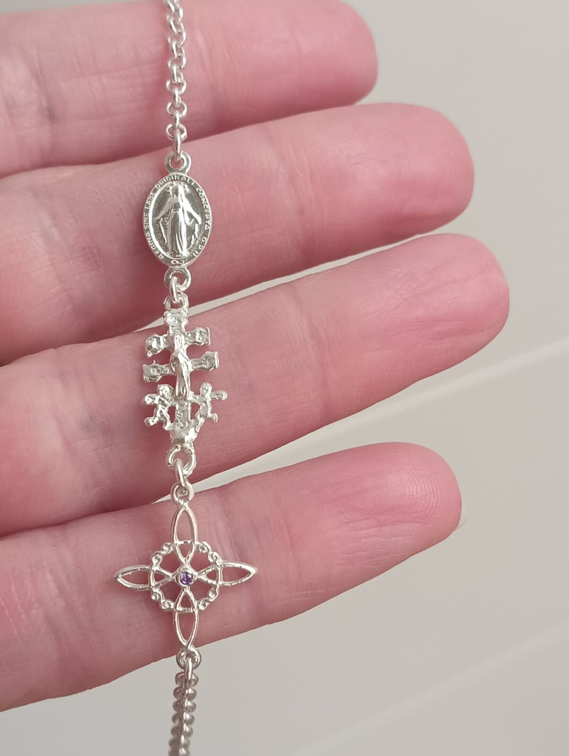 pulsera triple protección San Benito, cruz de caravaca y nudo de bruja - 10