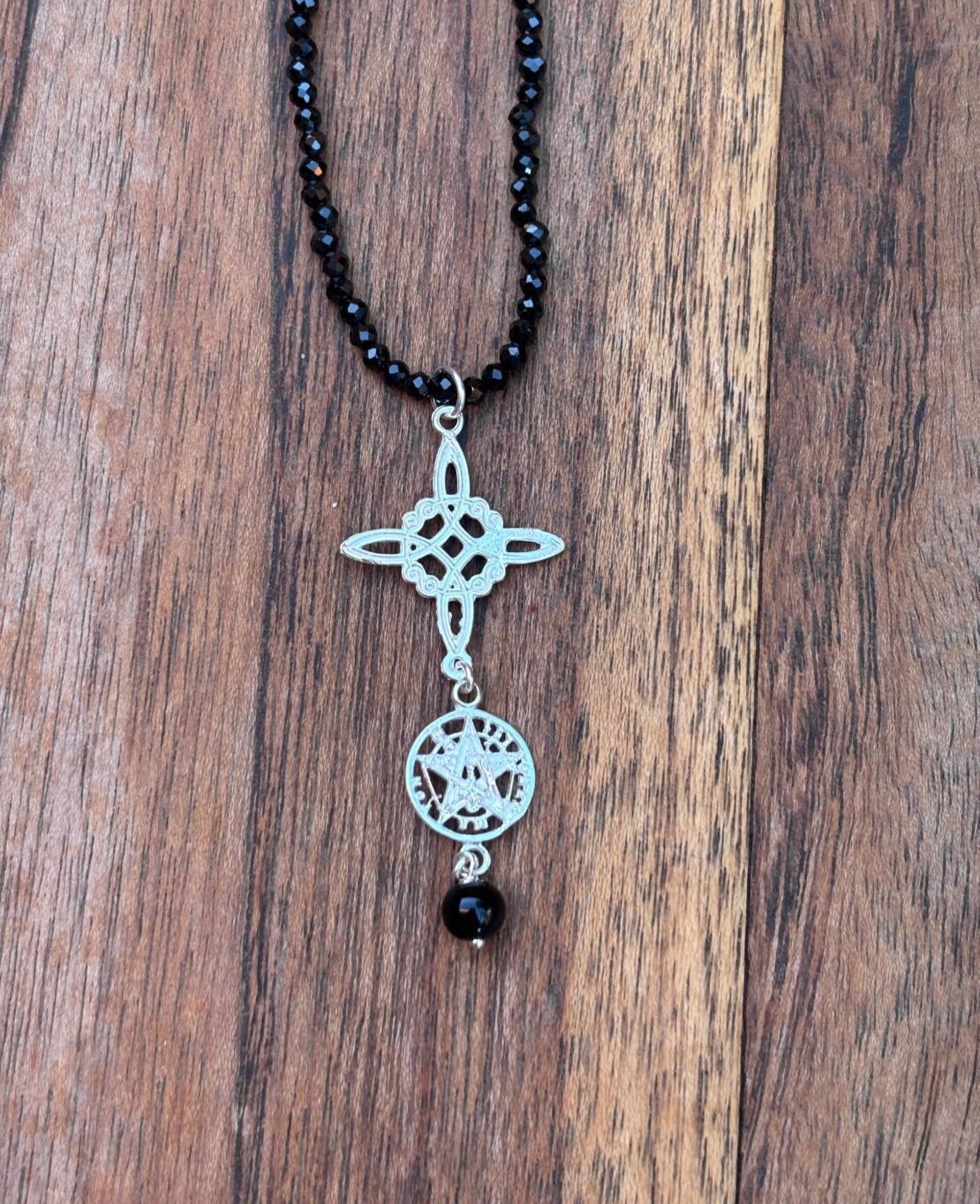 gargantilla facetada turmalina con amuleto - 3