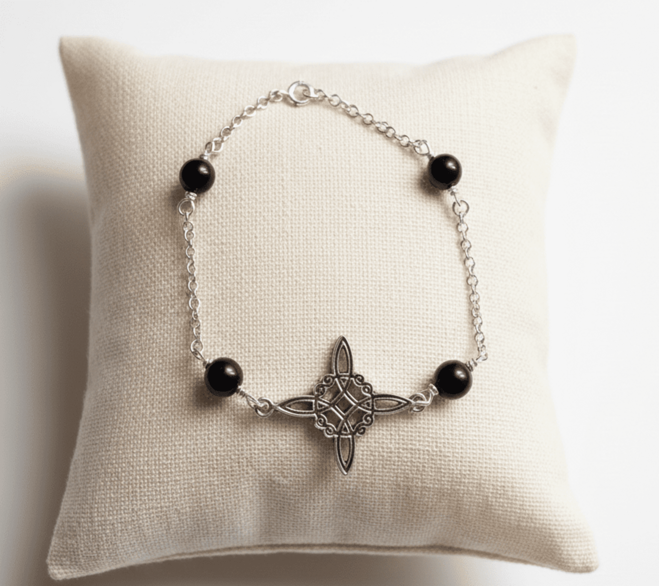 Pulsera amuleto nudo de bruja y turmalina negra - 1