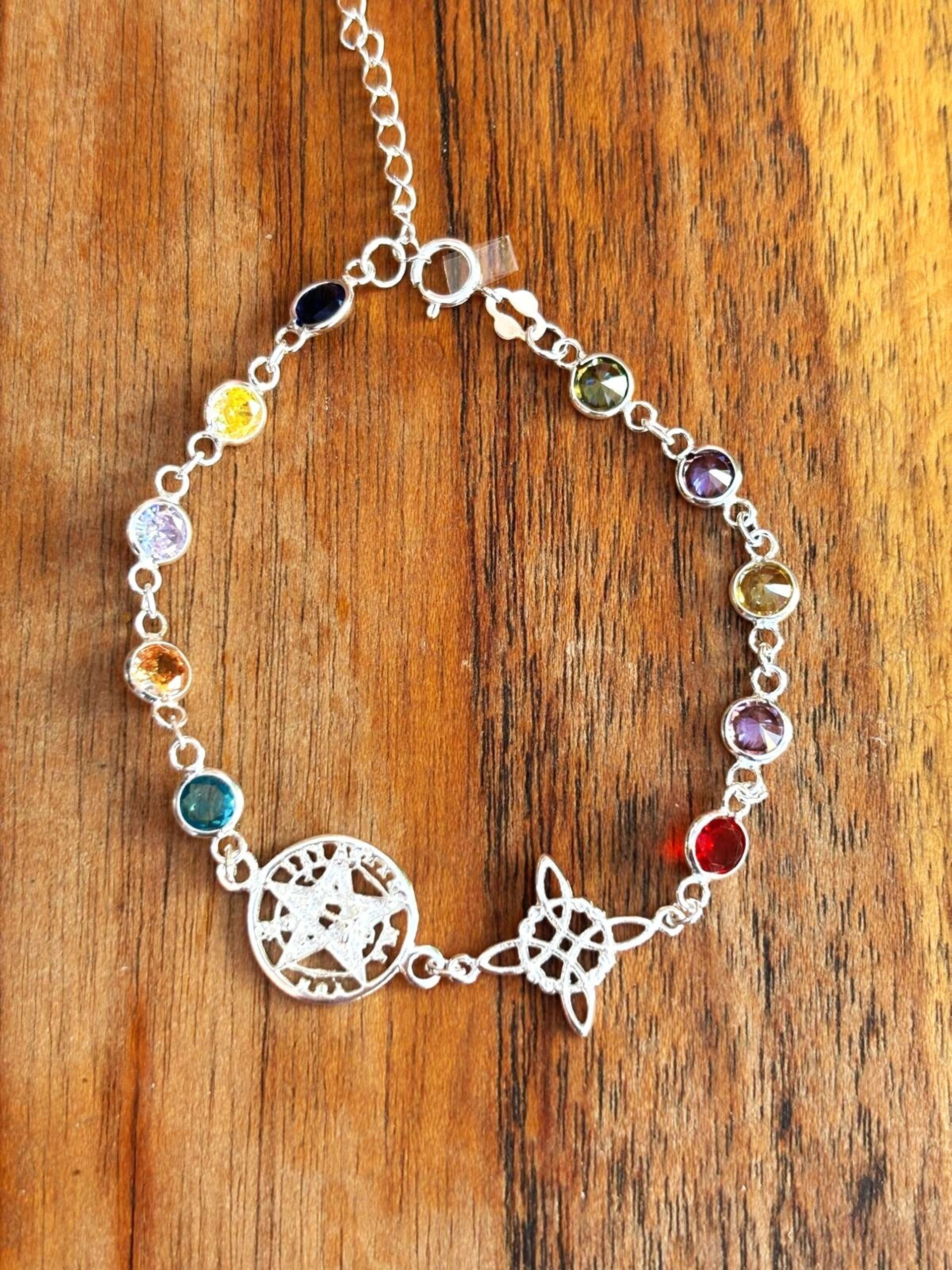 Pulsera  nudo de brujas y tetragrámaton con circonitas de colores - 5