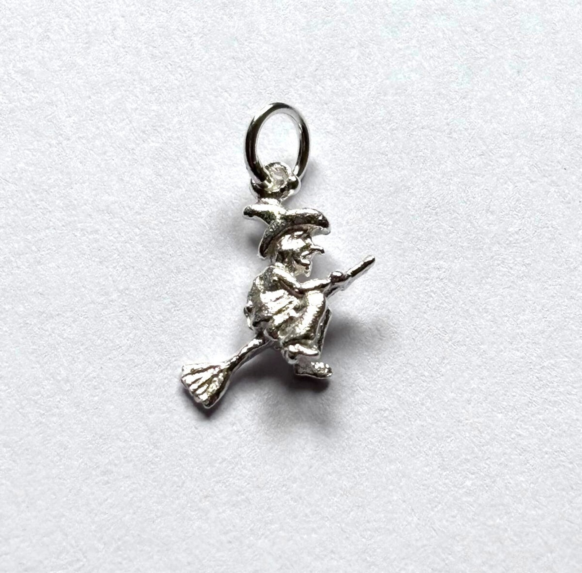 colgante brujita de la suerte - 3