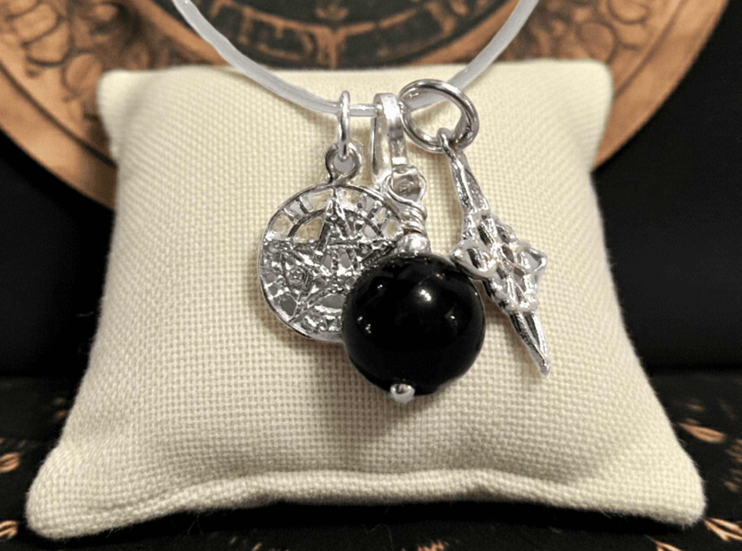 collar triple protección /escudo - 1