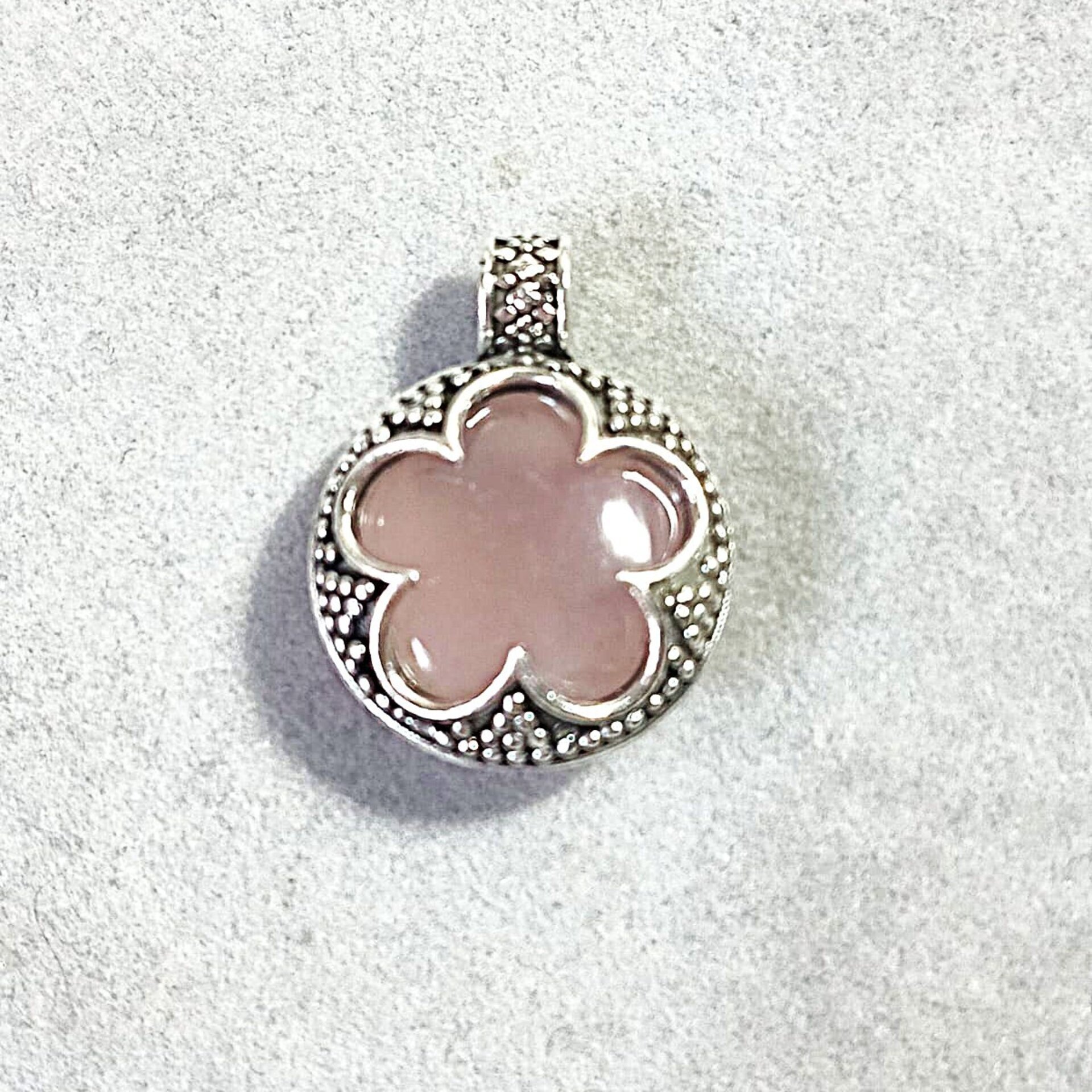 colgante amuleto gotland con piedra natural de cuarzo rosa - 3