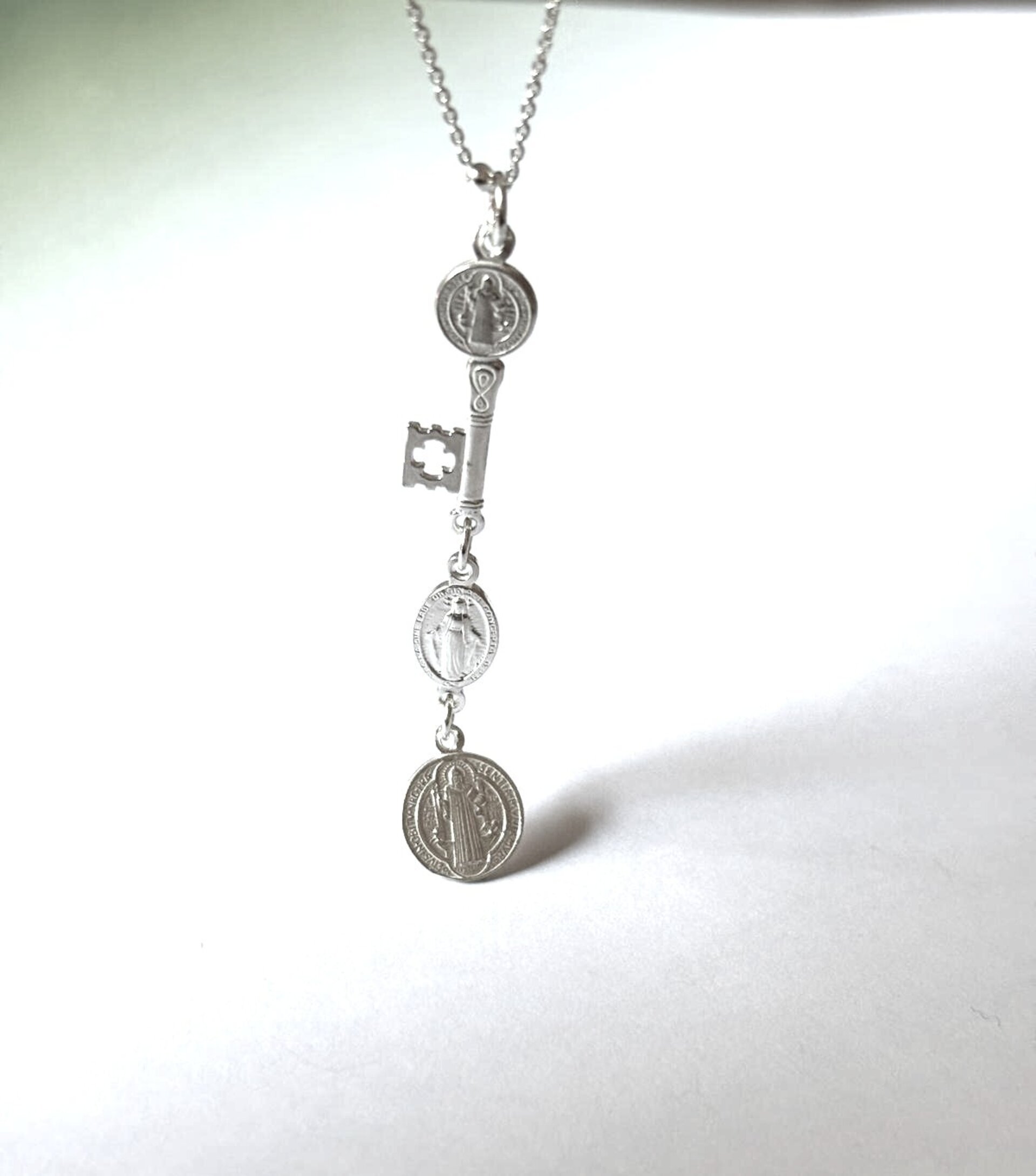 collar religioso llave san Benito, San Judas Tadeo y virgen de la milagrosa - 3