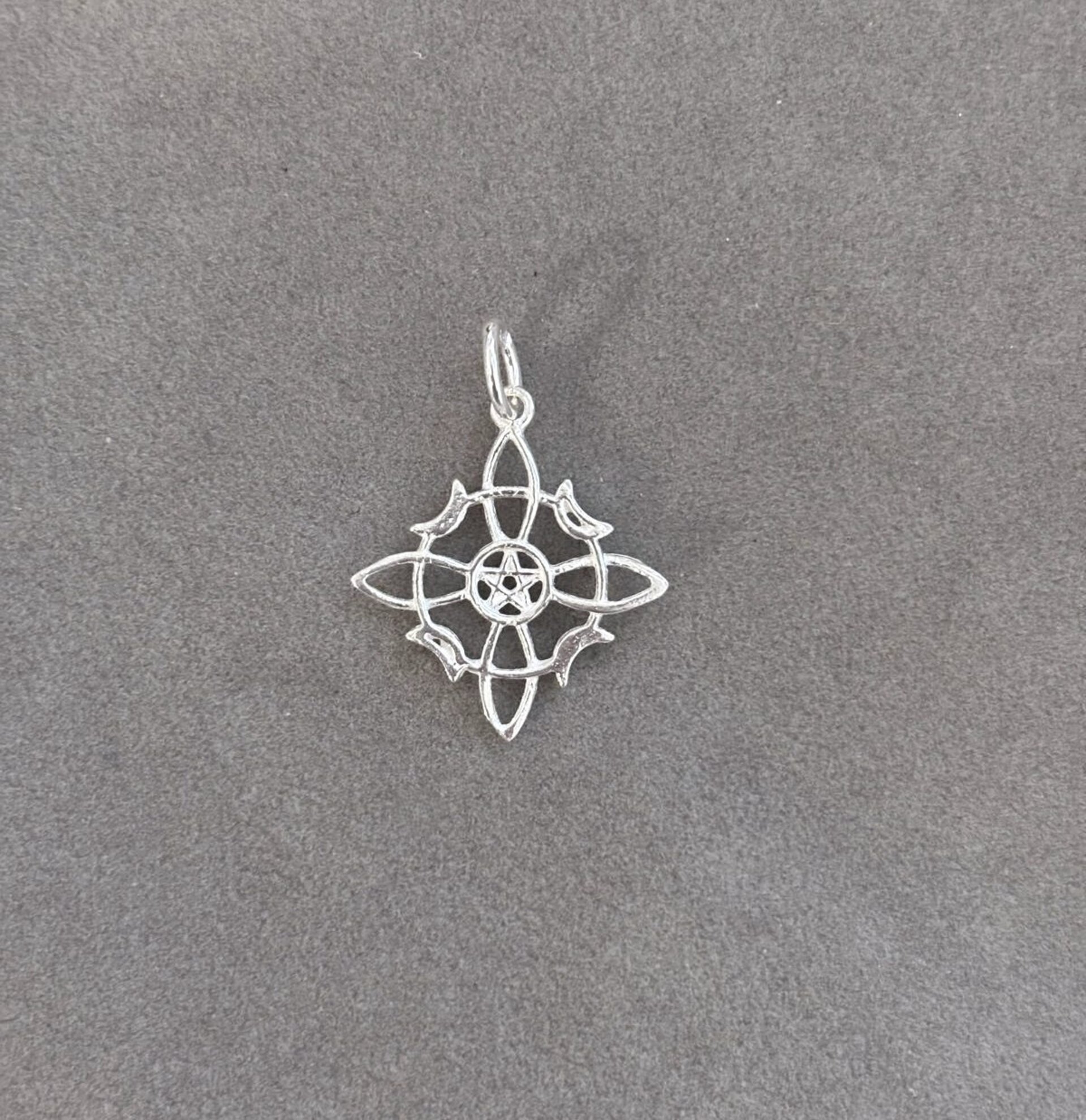 colgante  triple protección nudo de bruja, pentagrama y 4 lunas - 2