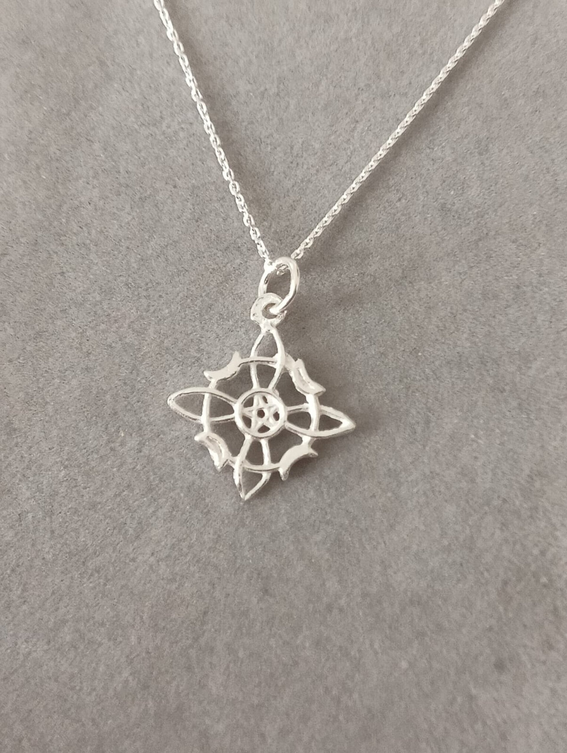 Collar triple protección nudo de bruja, tetragrámaton y 4 lunas - 2