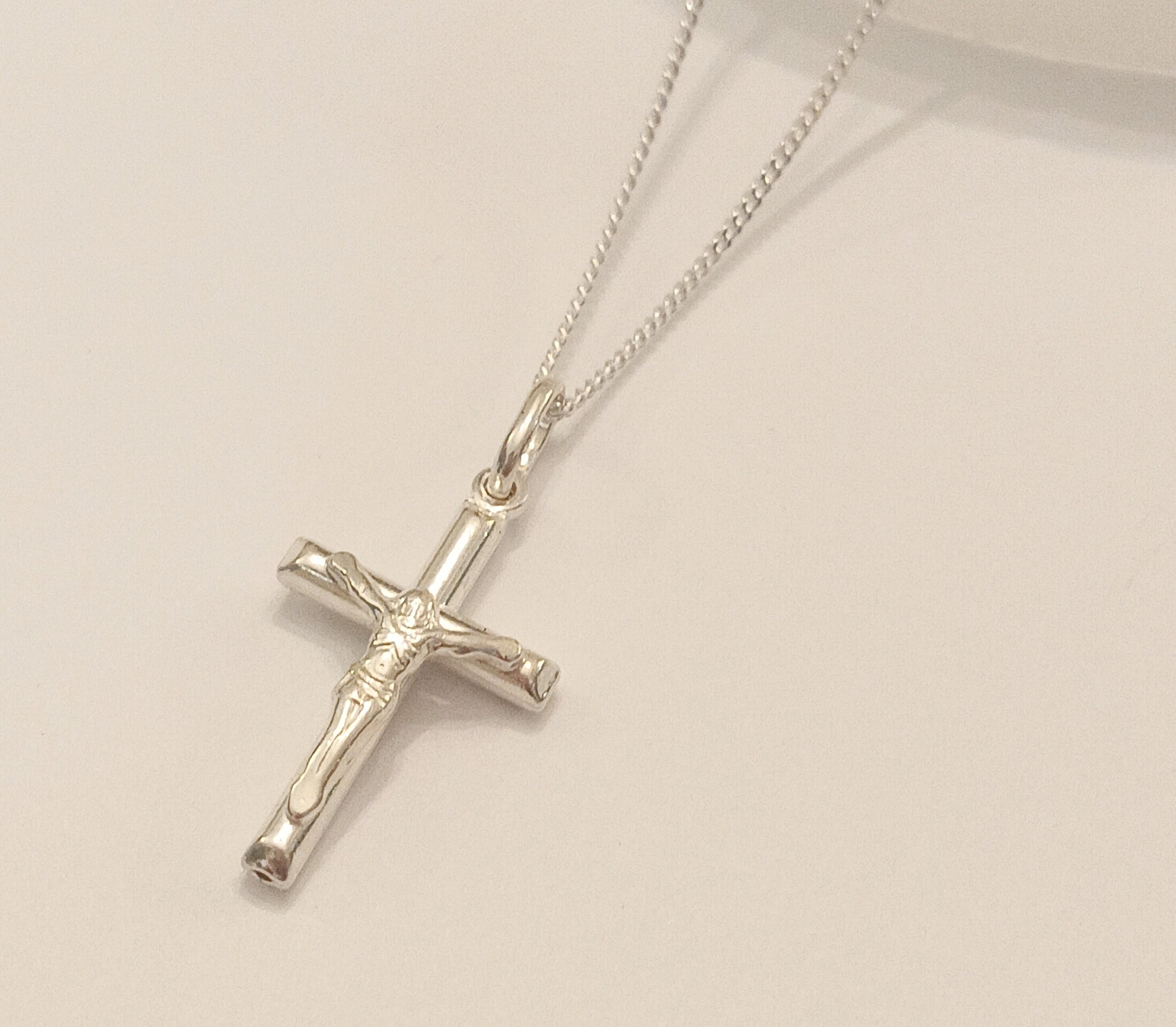 Collar hombre de 50cm con cruz y cristo - 3