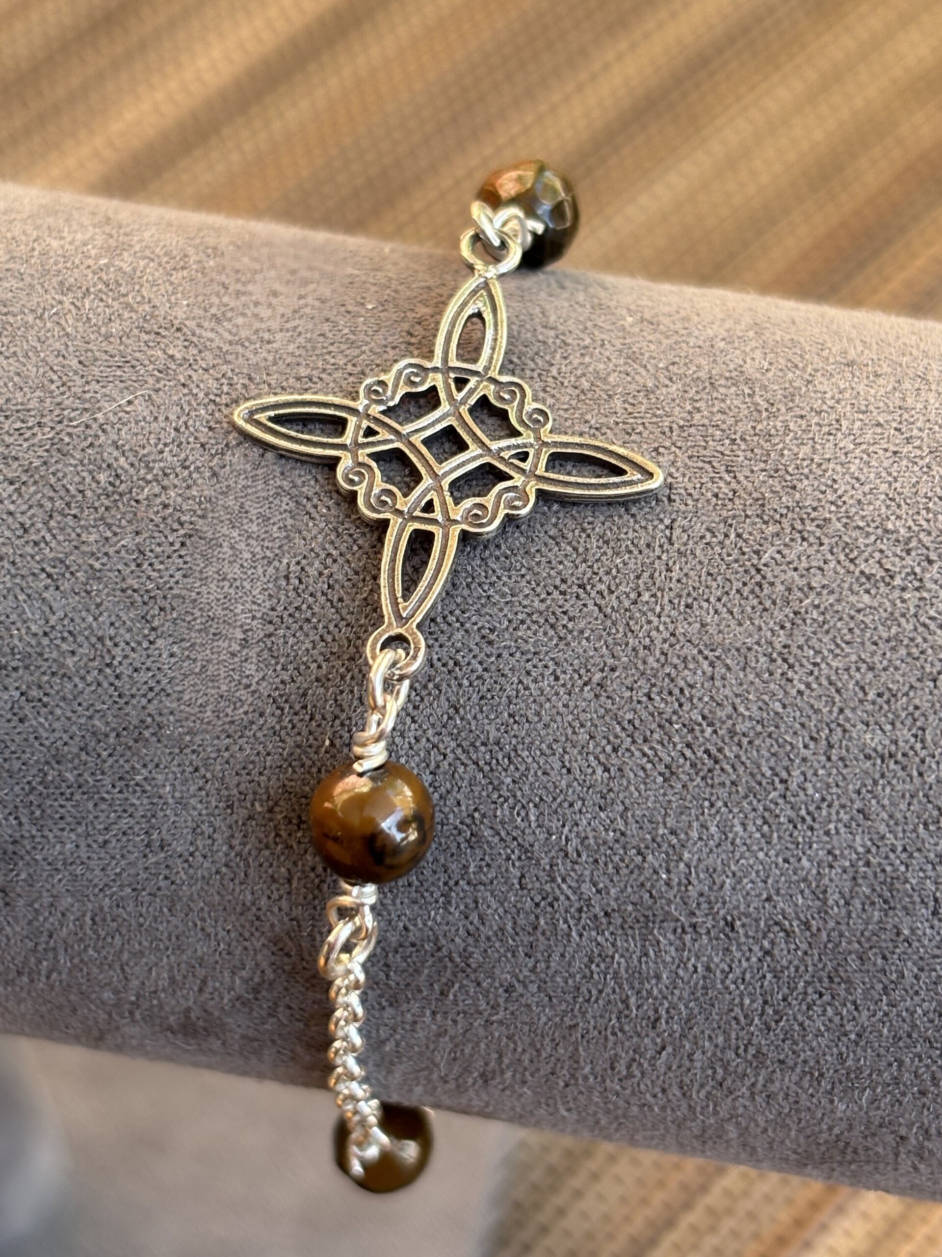 Pulsera amuleto nudo de bruja con piedra de ojo de tigre natural - 2