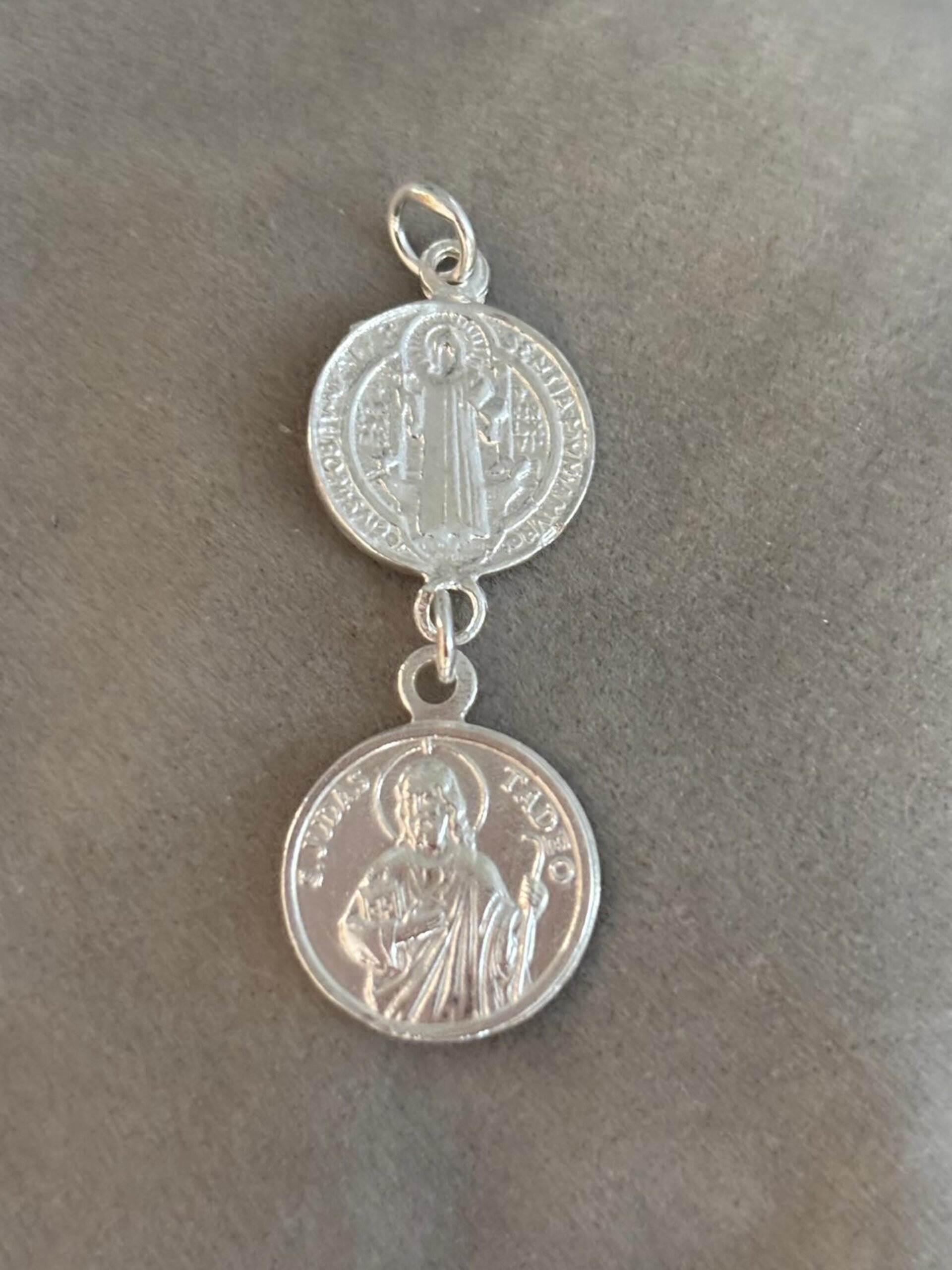 colgante doble medalla San Benito y Judas Tadeo - 5
