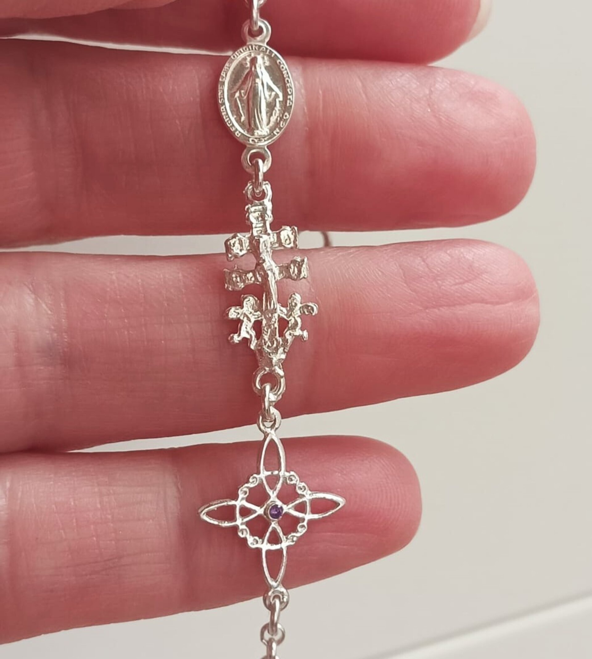 pulsera triple protección San Benito, cruz de caravaca y nudo de bruja - 8