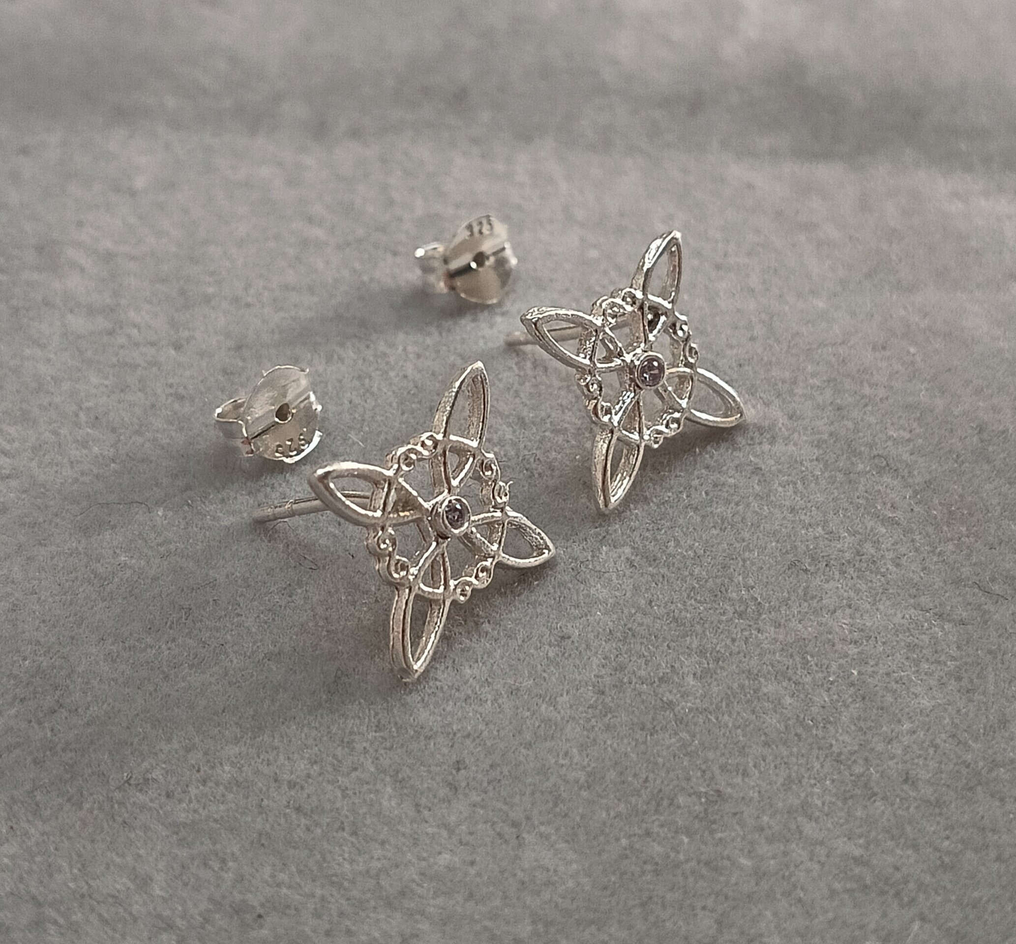 Pendientes nudo de bruja circonita blanca - 2