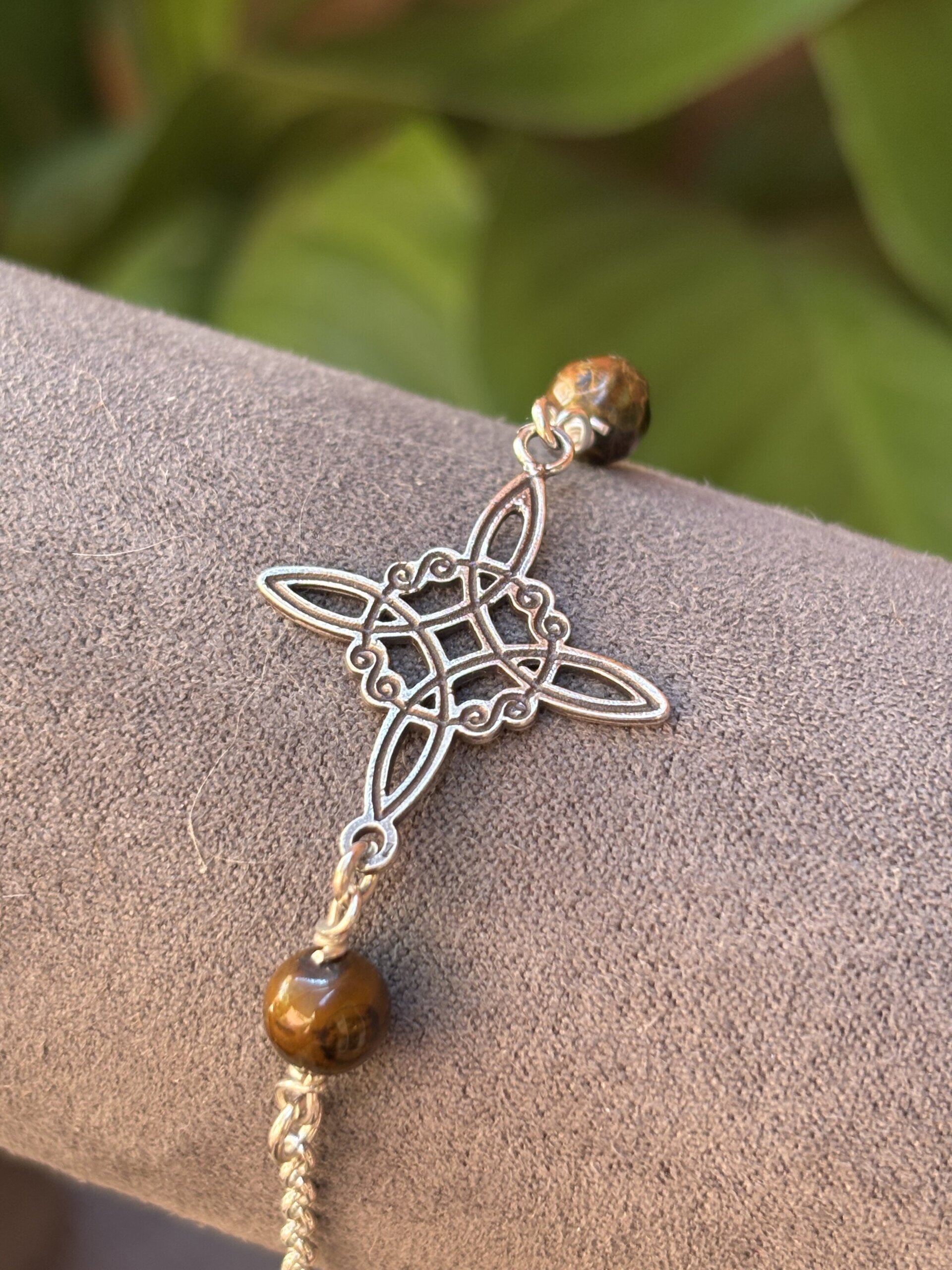 Pulsera amuleto nudo de bruja con piedra de ojo de tigre natural - 2