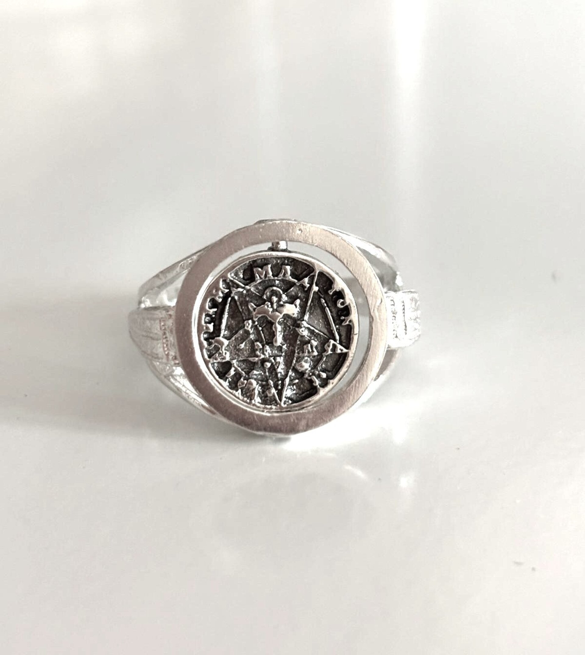Anillo giratorio nudo de bruja y tetragrámaton - 6