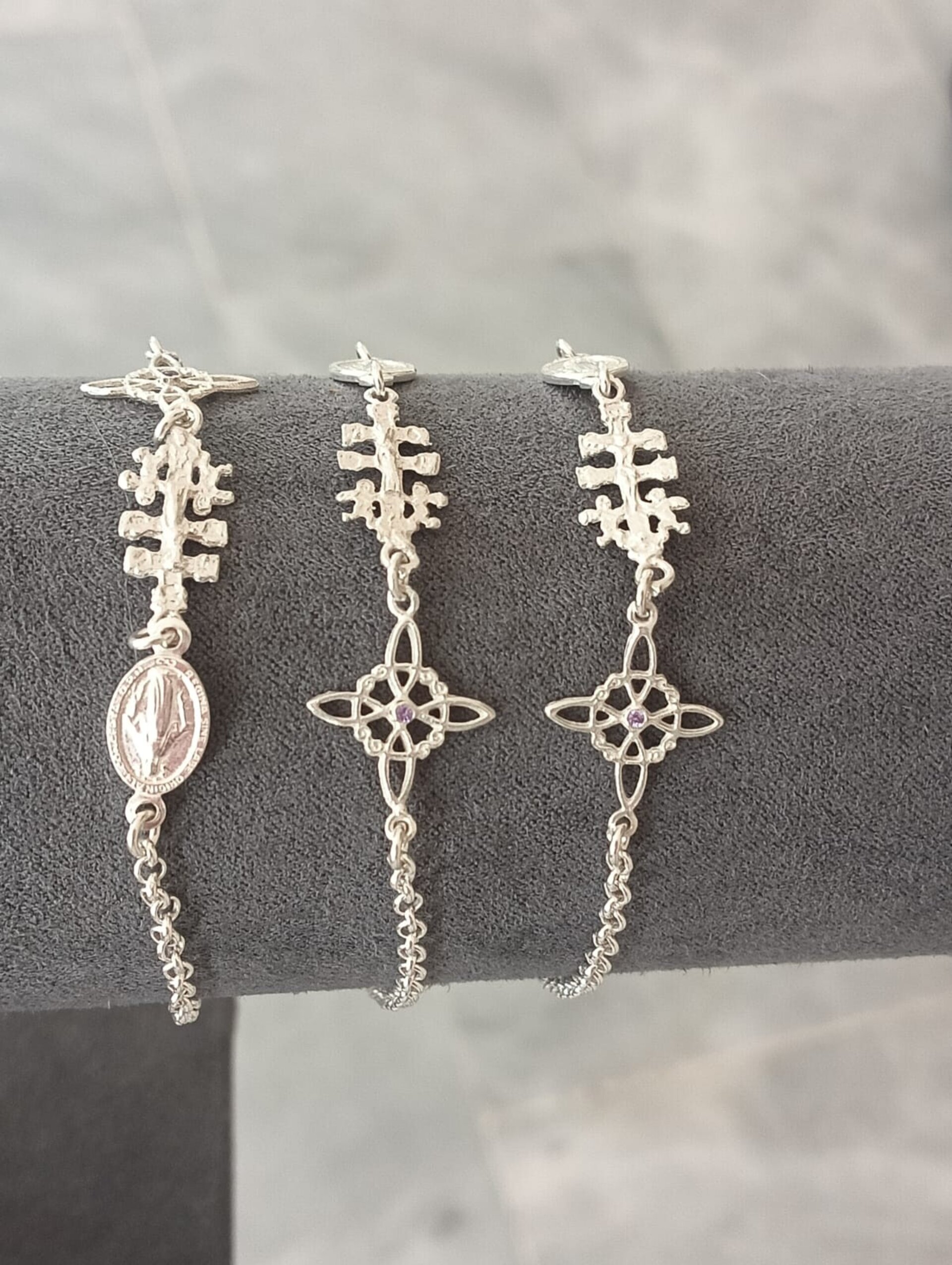 pulsera triple protección San Benito, cruz de caravaca y nudo de bruja - 6