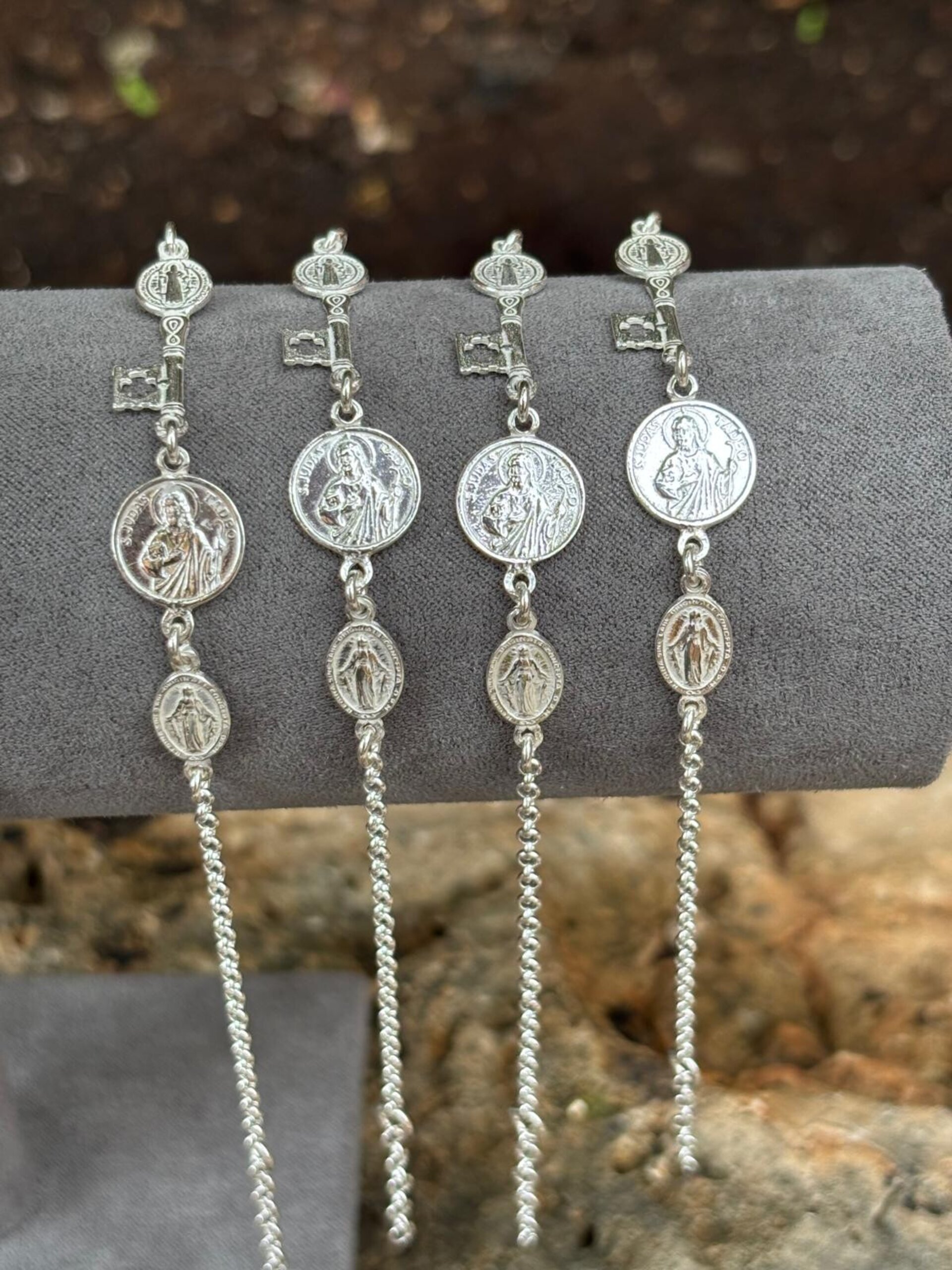 pulsera triple protección llave San Benito, San judas Tadeo y virgen milagrosa - 5