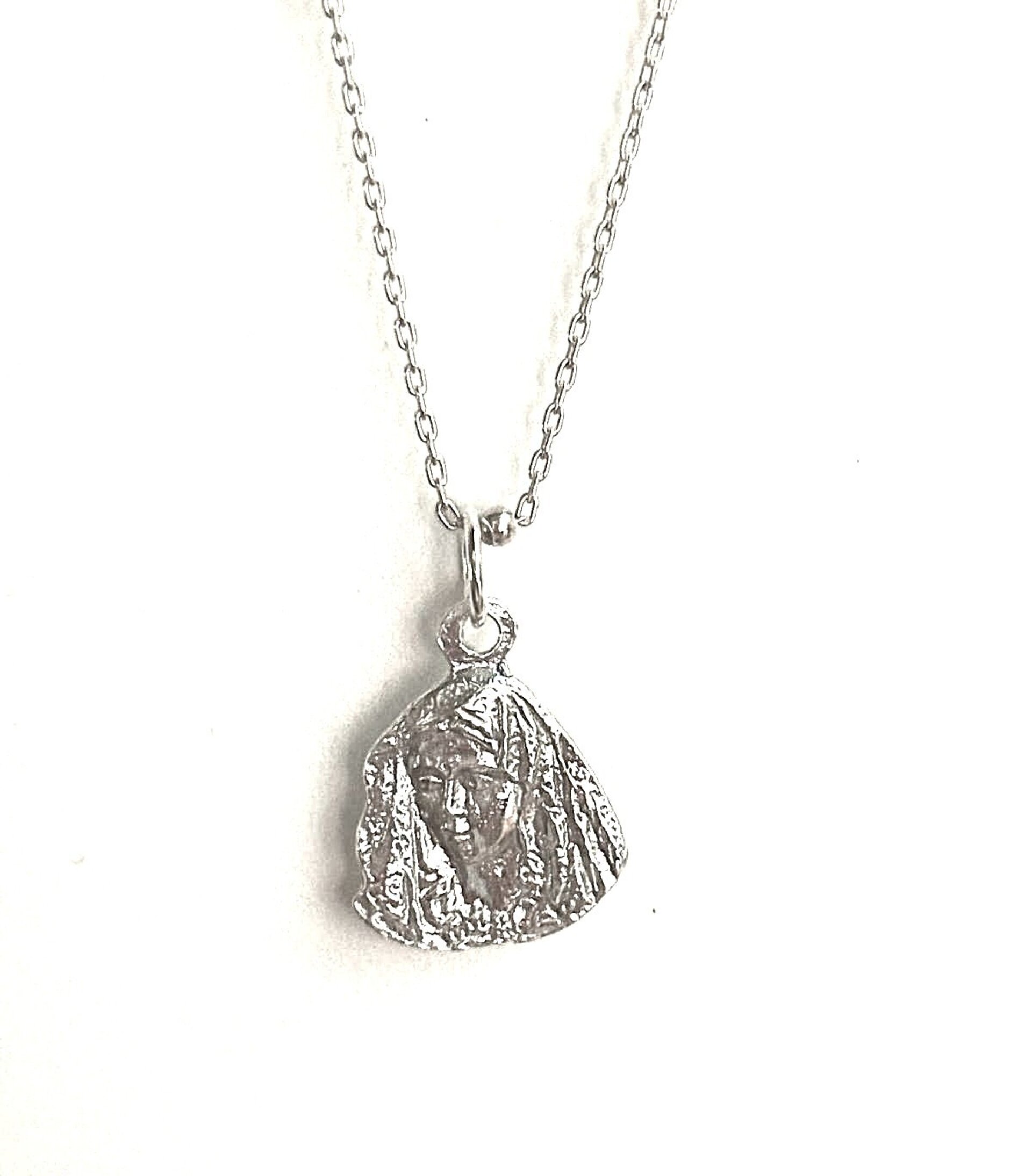 collar religioso virgen de la Macarena - 1