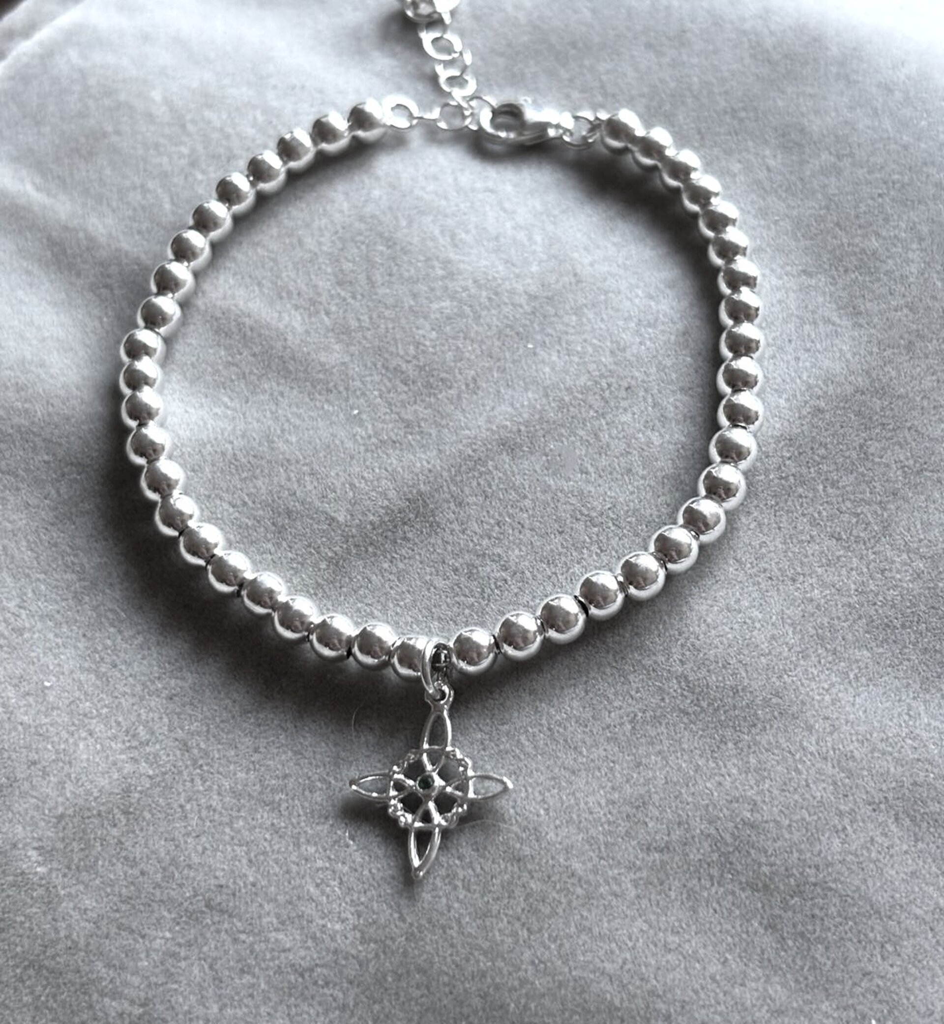 pulsera bolas 4mm con nudo de bruja - 2