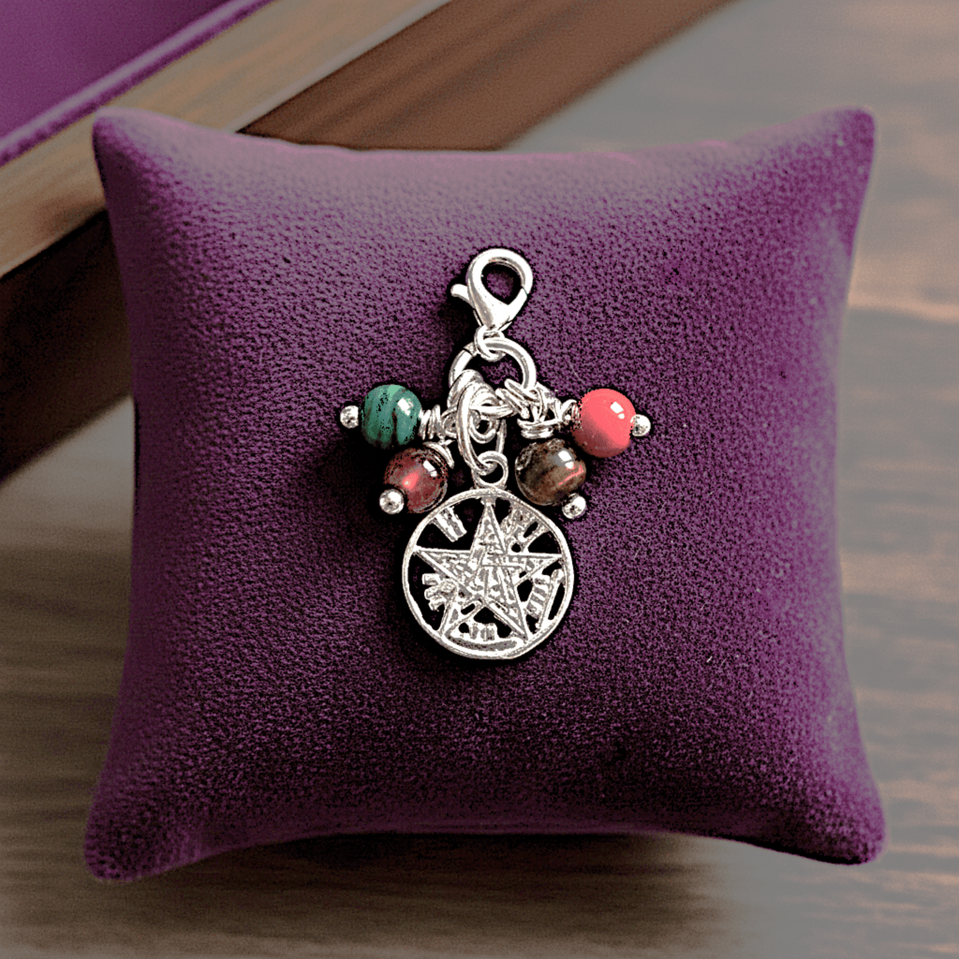 collar Moña tetragrámaton con su piedras por excelencia - 3