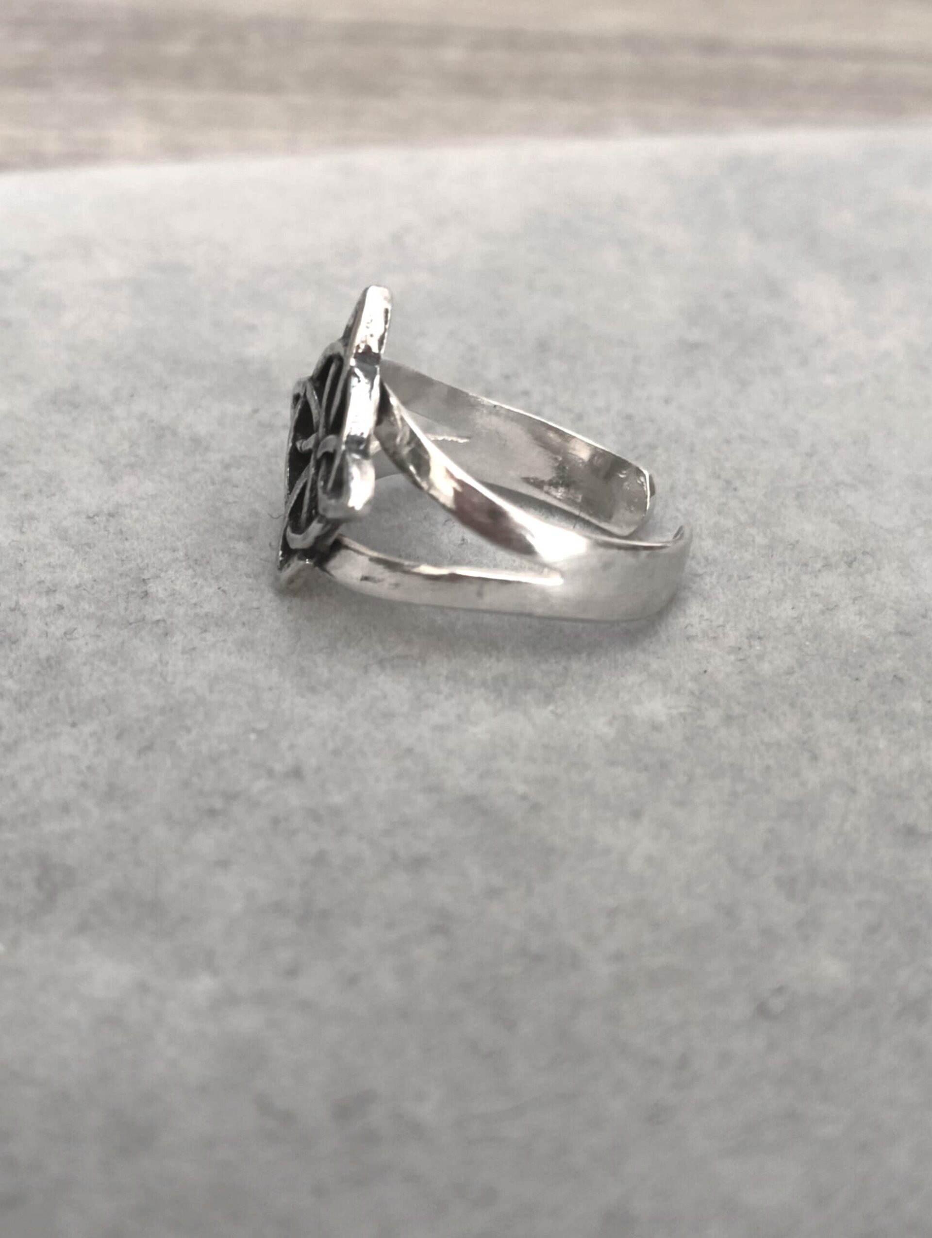 Anillo ajustable nudo de bruja - 2