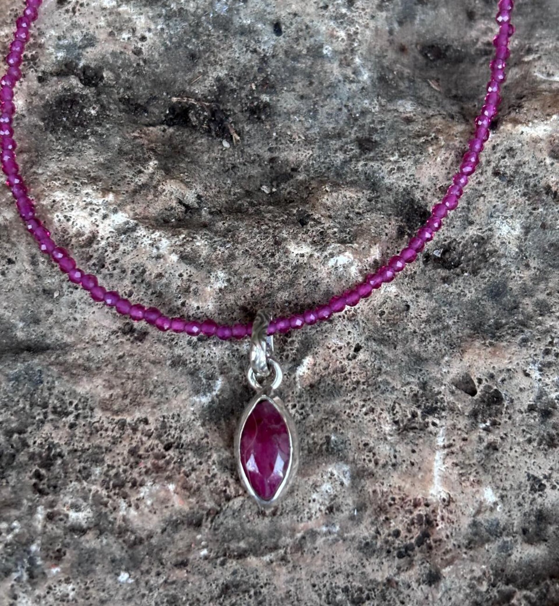 Gargantilla facetada rubí y colgante - 4