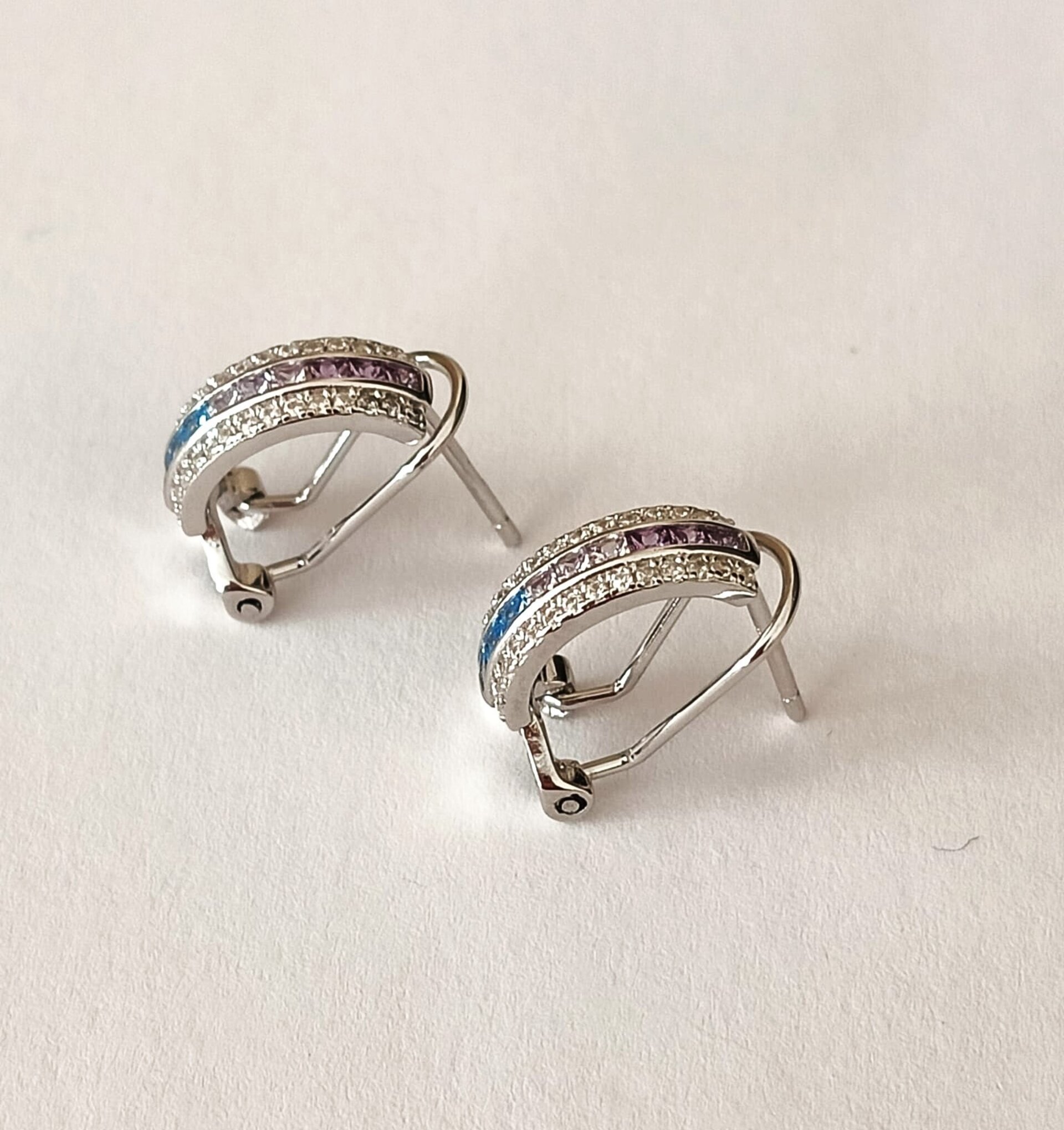 Pendientes circonita blanca y azul omega - 3