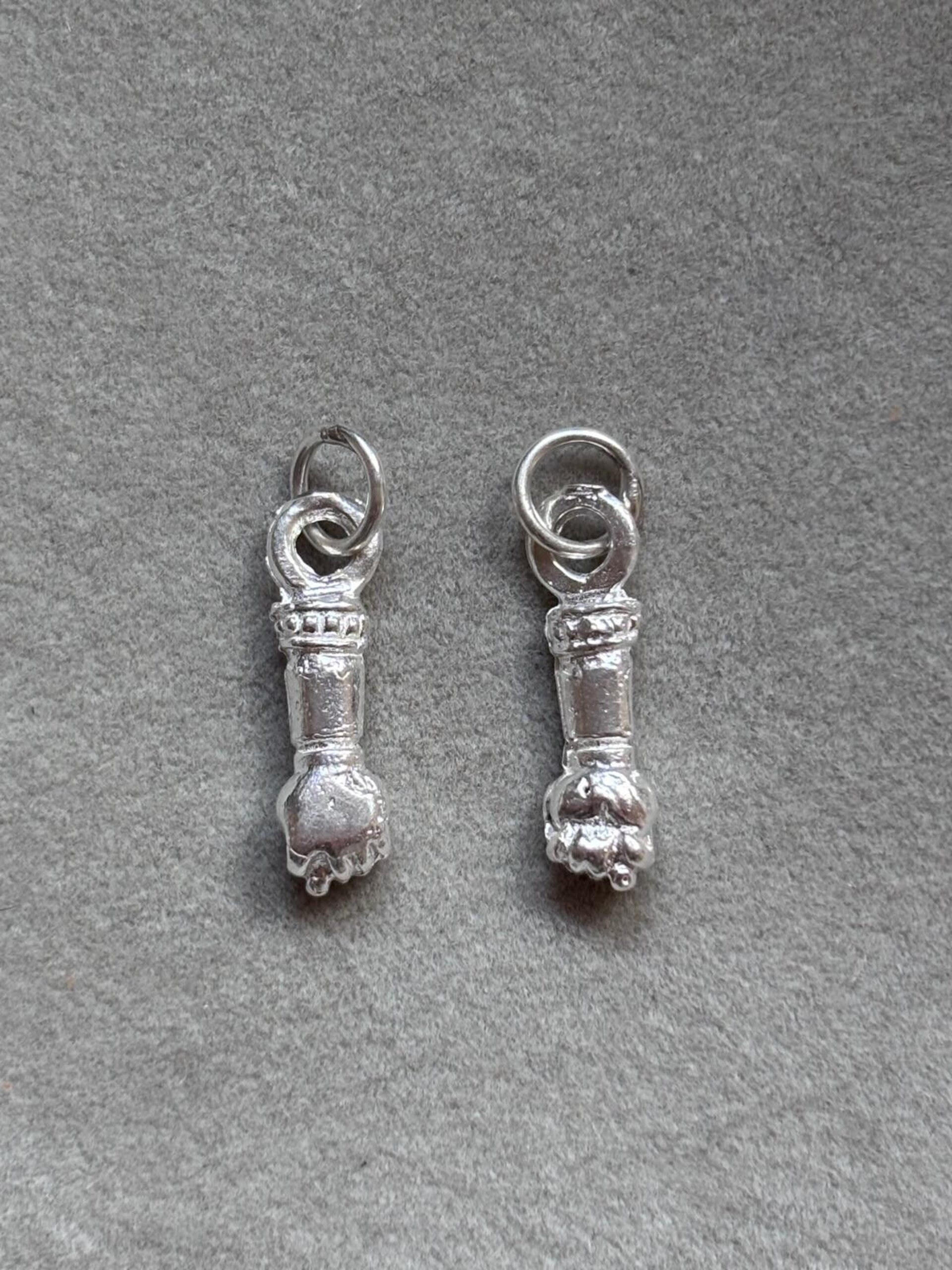 colgante puño de higa - 2