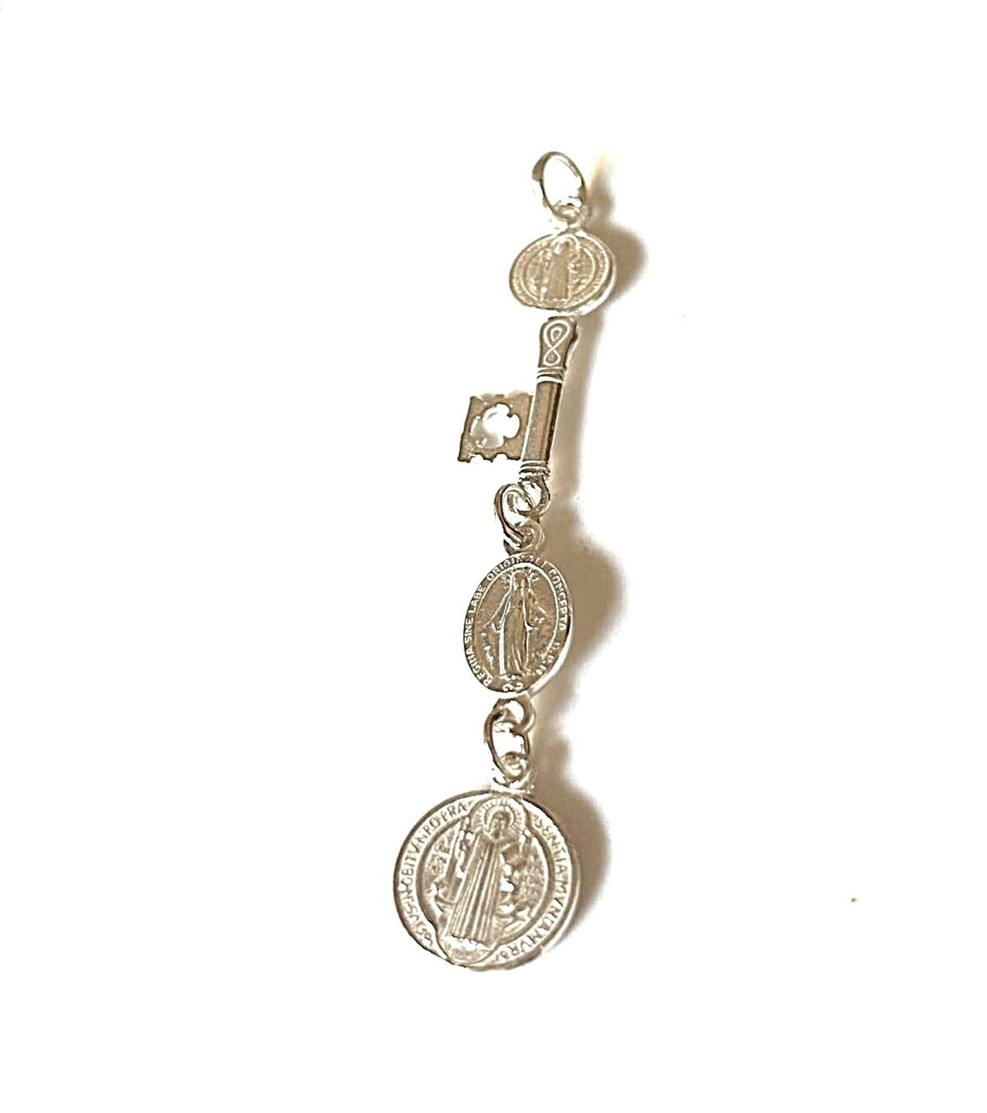 colgante religioso llave y medalla de san Benito con virgen de la Milagrosa - 3
