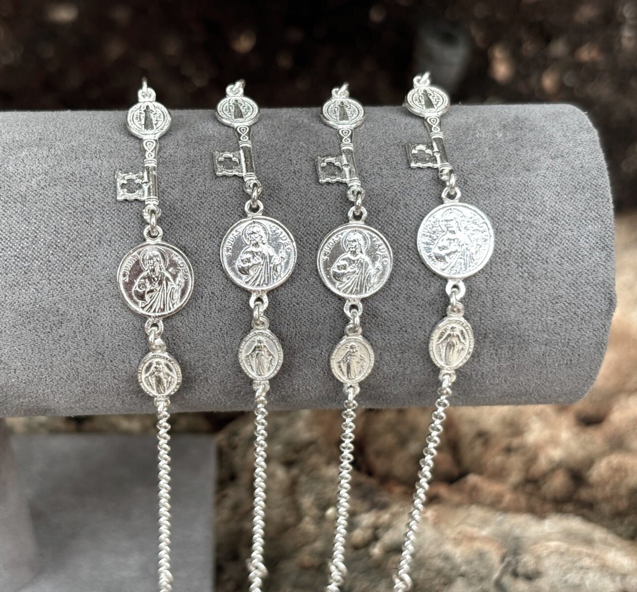 pulsera triple protección llave San Benito, San judas Tadeo y virgen milagrosa - 6
