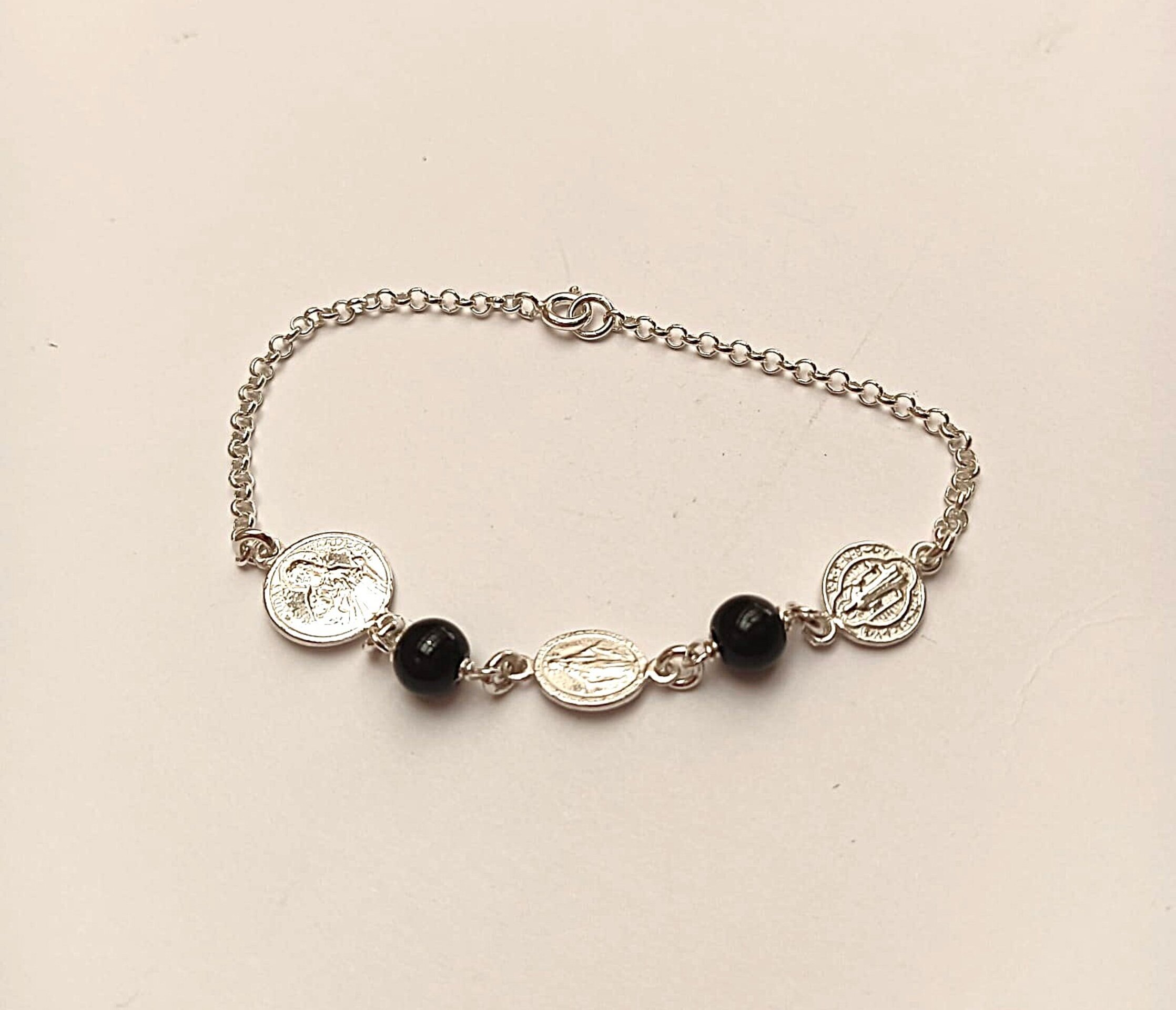 pulsera triple protección llave San Benito, judas Tadeo y virgen de la milagrosa - 4