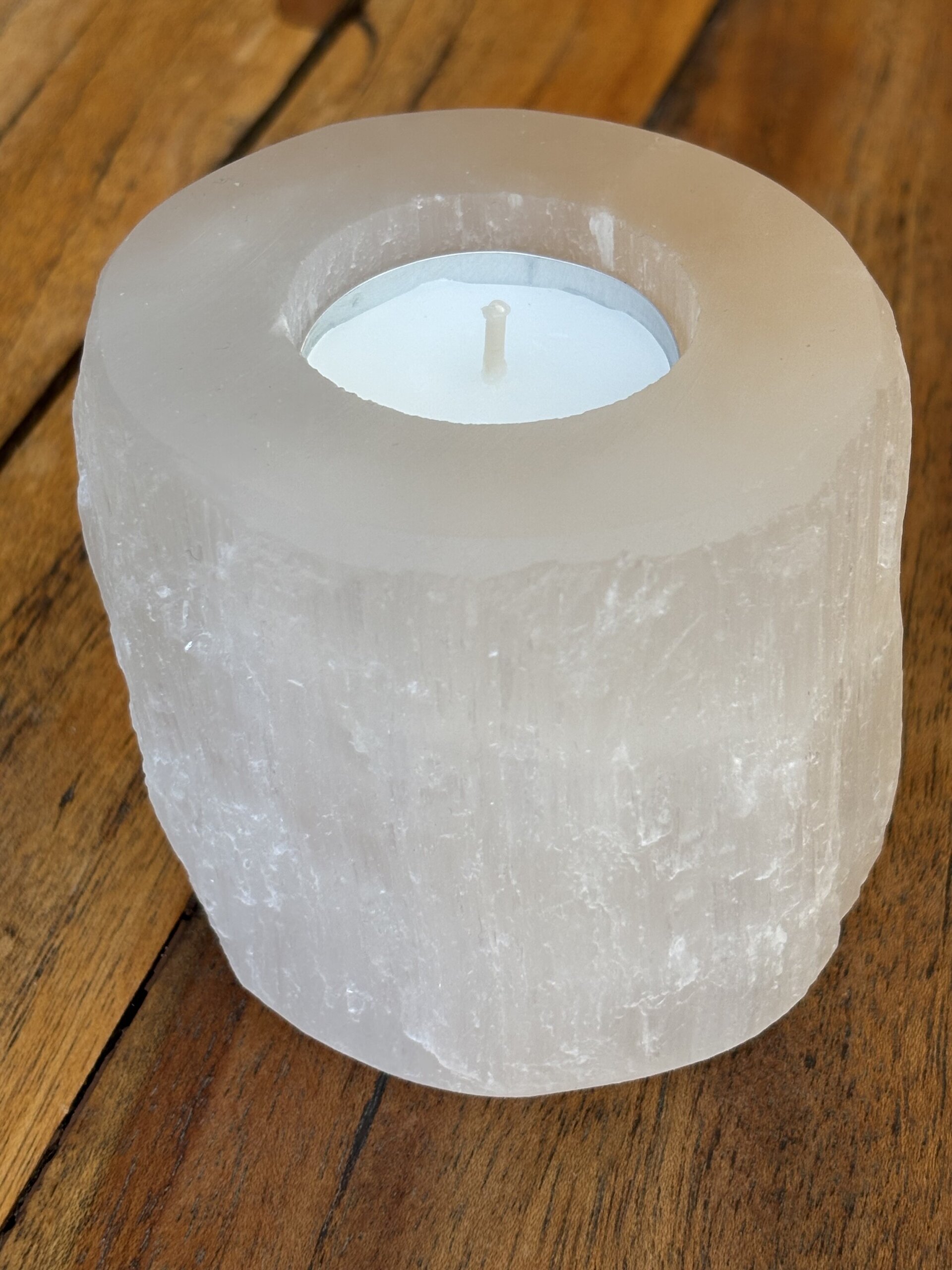 cargador energético en forma de vela de selenita 8cm aprox - 4